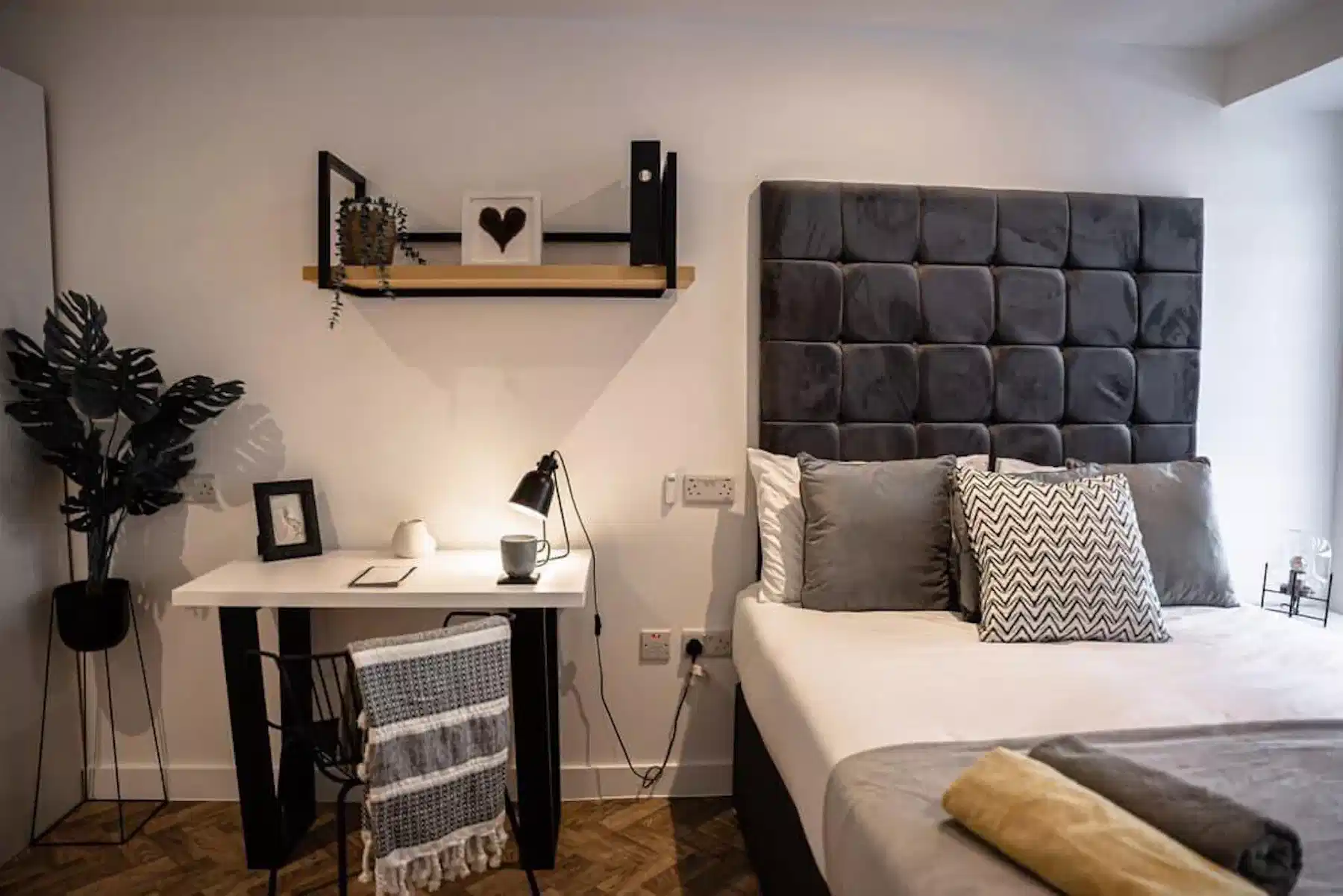 Common Area?w=400&h=260&fit=crop&q=40&auto=format&trim=auto