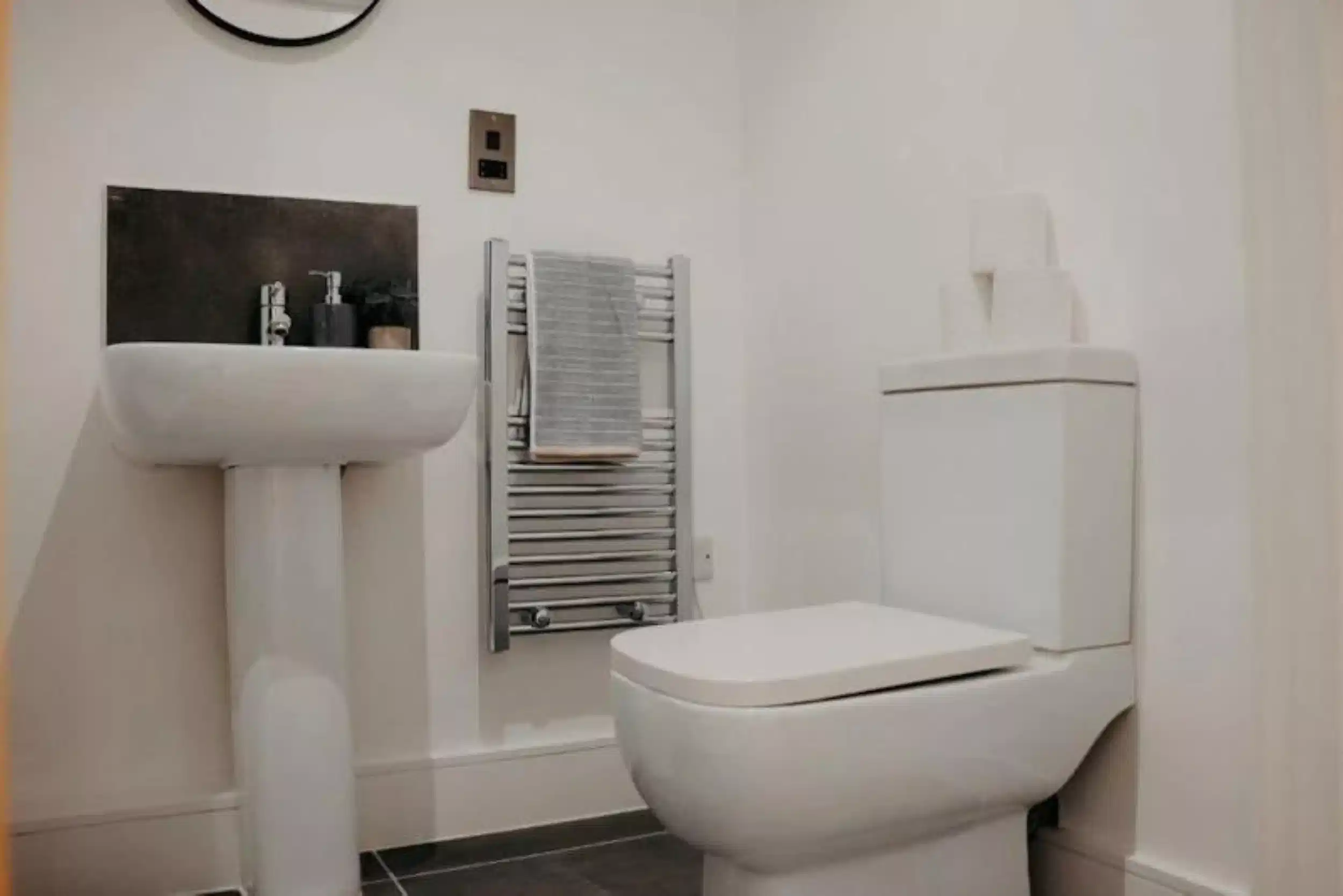 Common Area?w=400&h=260&fit=crop&q=40&auto=format&trim=auto