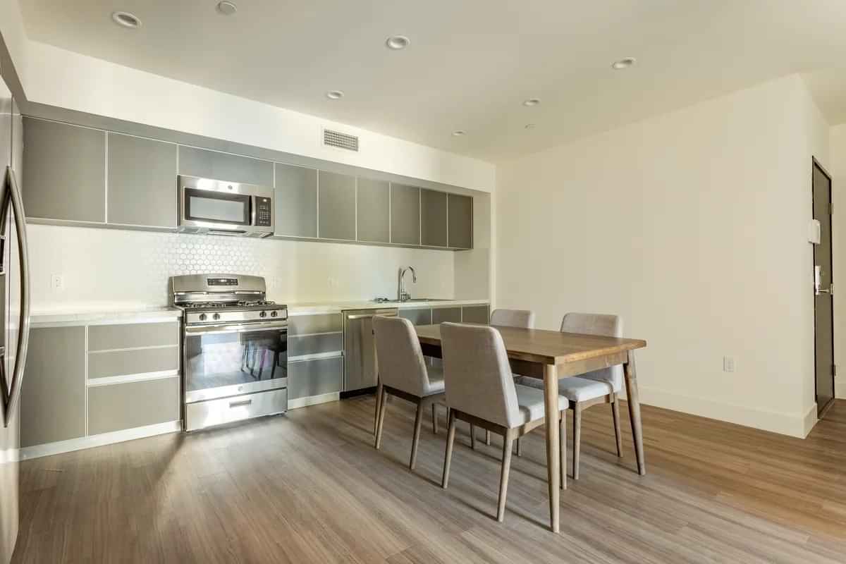 1439 Armacost Ave, Los Angeles - Los Angeles, California, United States - Kitchen