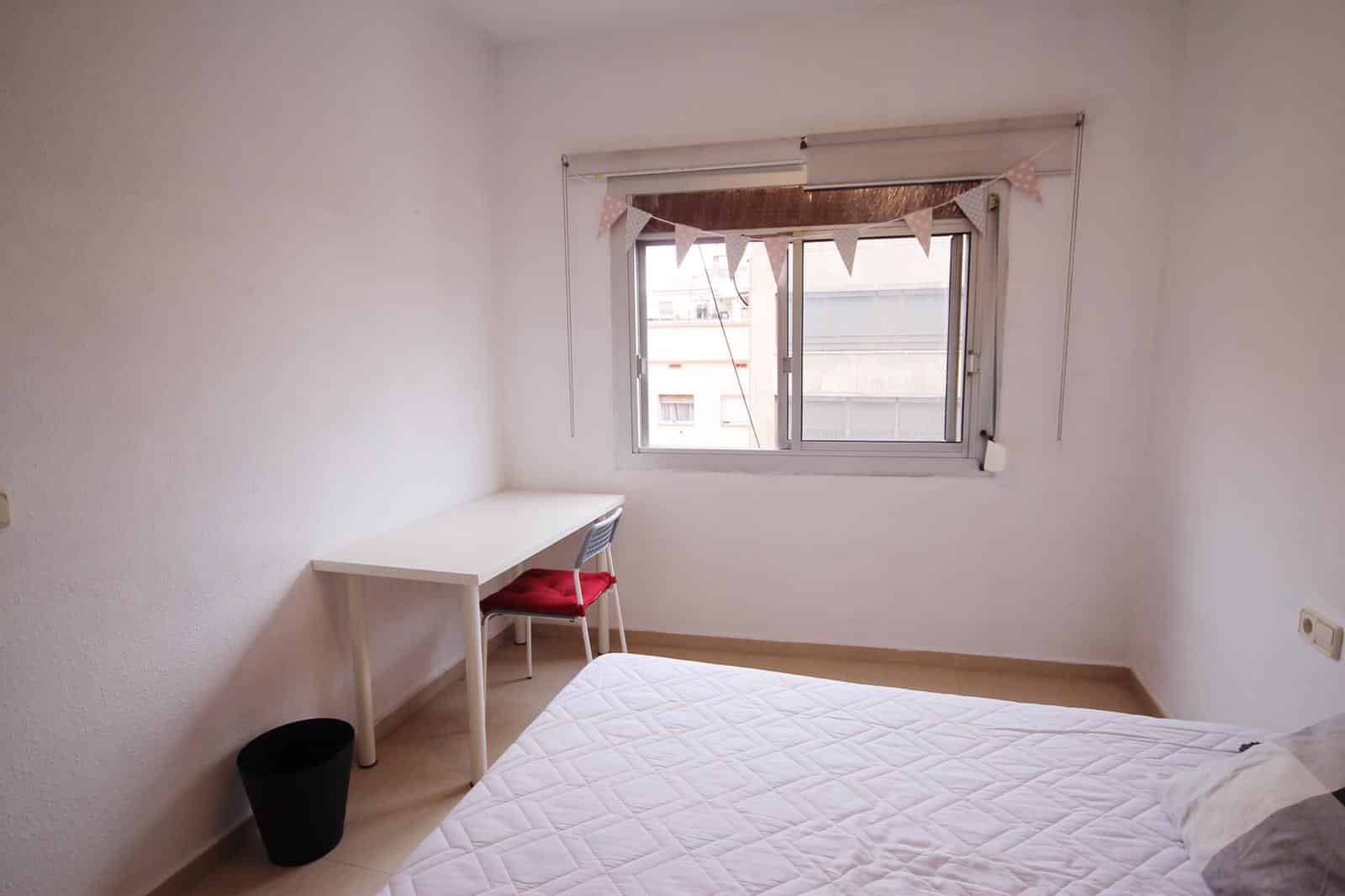 Common Area?w=400&h=260&fit=crop&q=40&auto=format&trim=auto