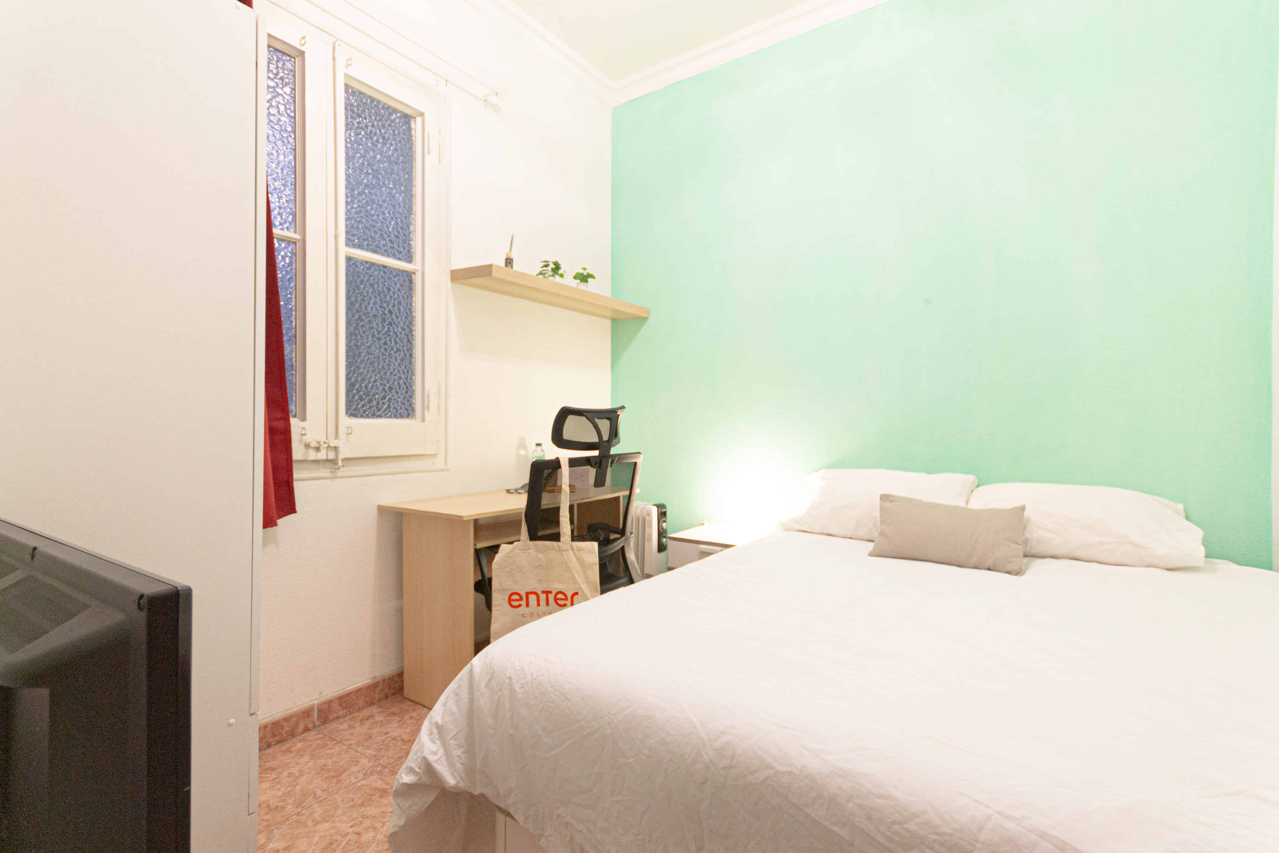 Common Area?w=400&h=260&fit=crop&q=40&auto=format&trim=auto