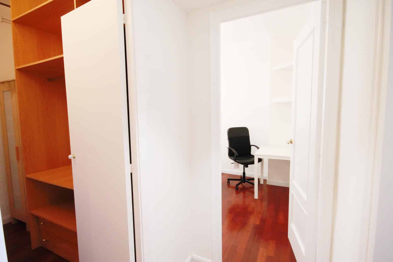 Common Area?w=400&h=260&fit=crop&q=40&auto=format&trim=auto