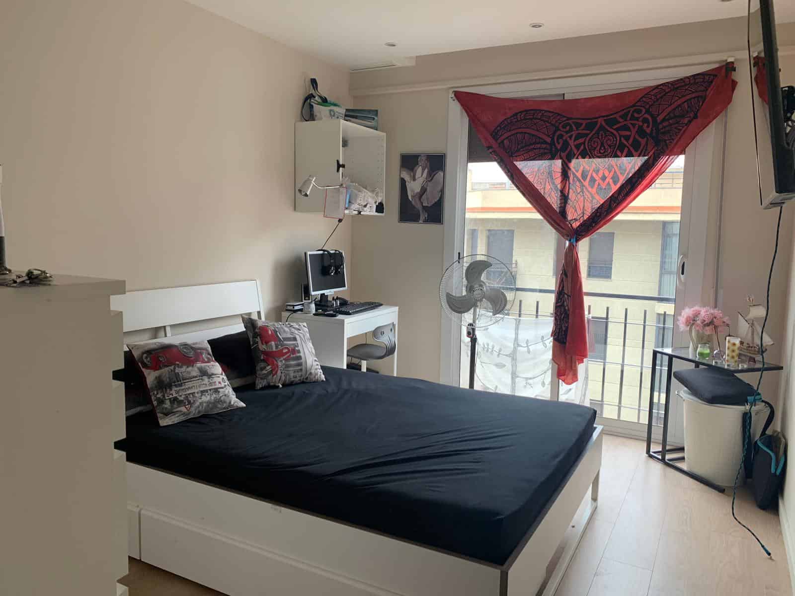 Common Area?w=400&h=260&fit=crop&q=40&auto=format&trim=auto