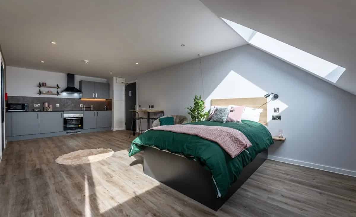 Amenities?w=400&h=260&fit=crop&q=40&auto=format&trim=auto