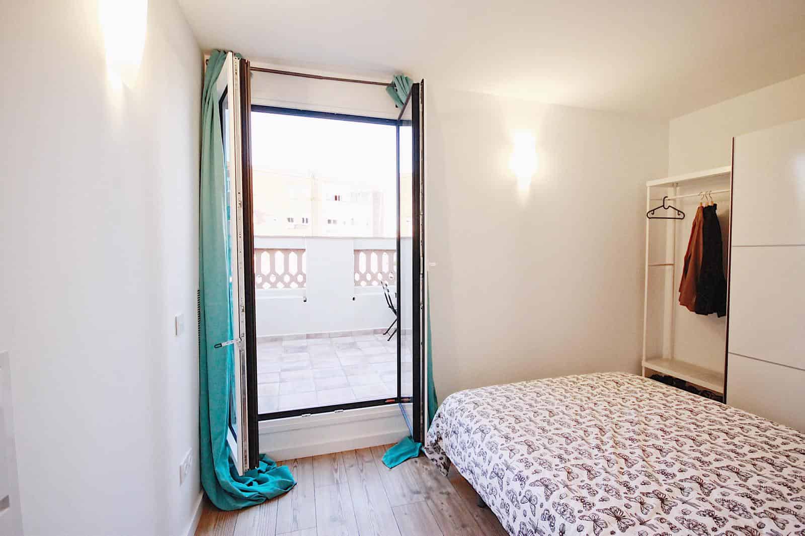 Common Area?w=400&h=260&fit=crop&q=40&auto=format&trim=auto