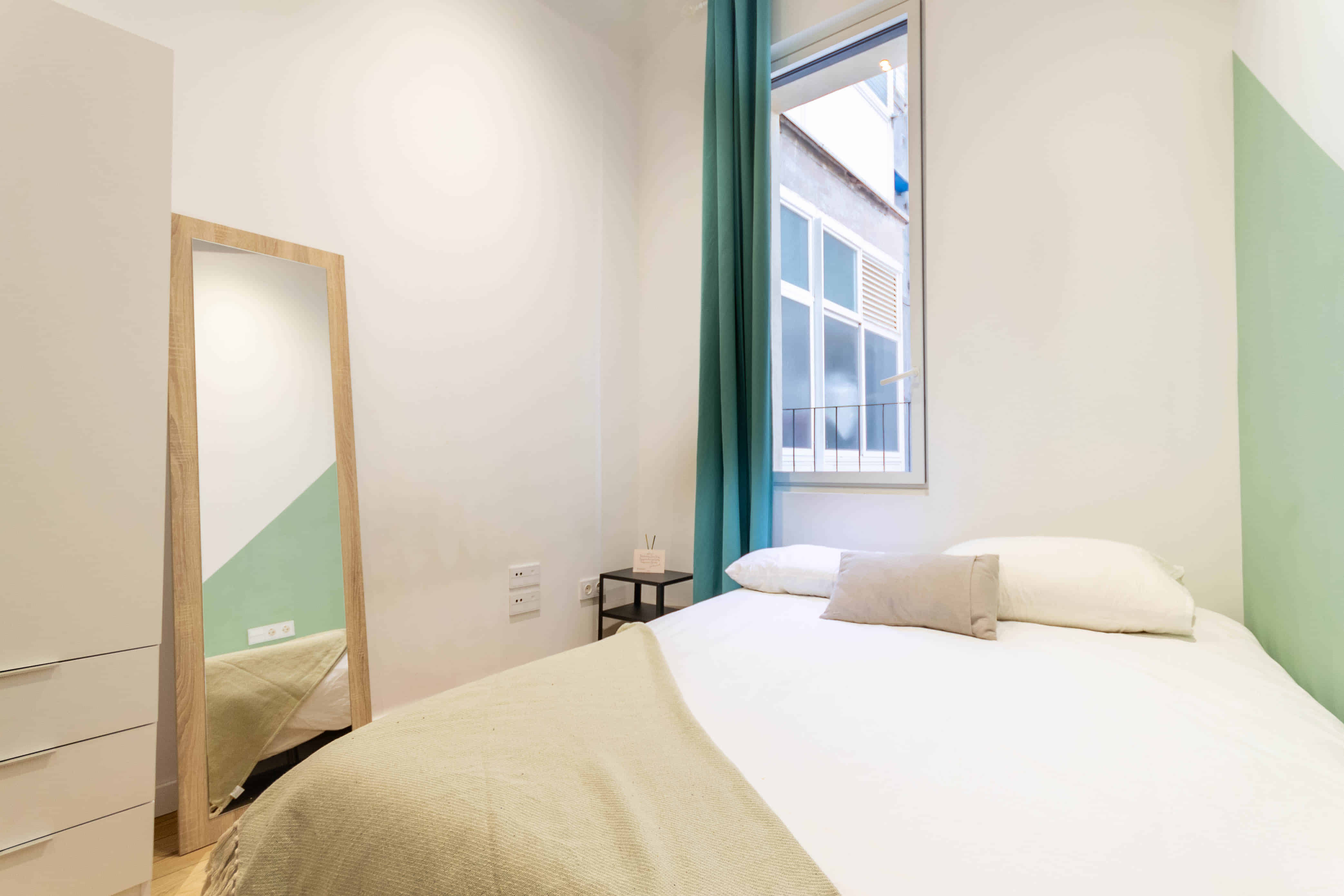 Poeta Cabanyes 14 1-2 Derecho, Barcelona - Barcelona, Spain - R0131 - Bedroom