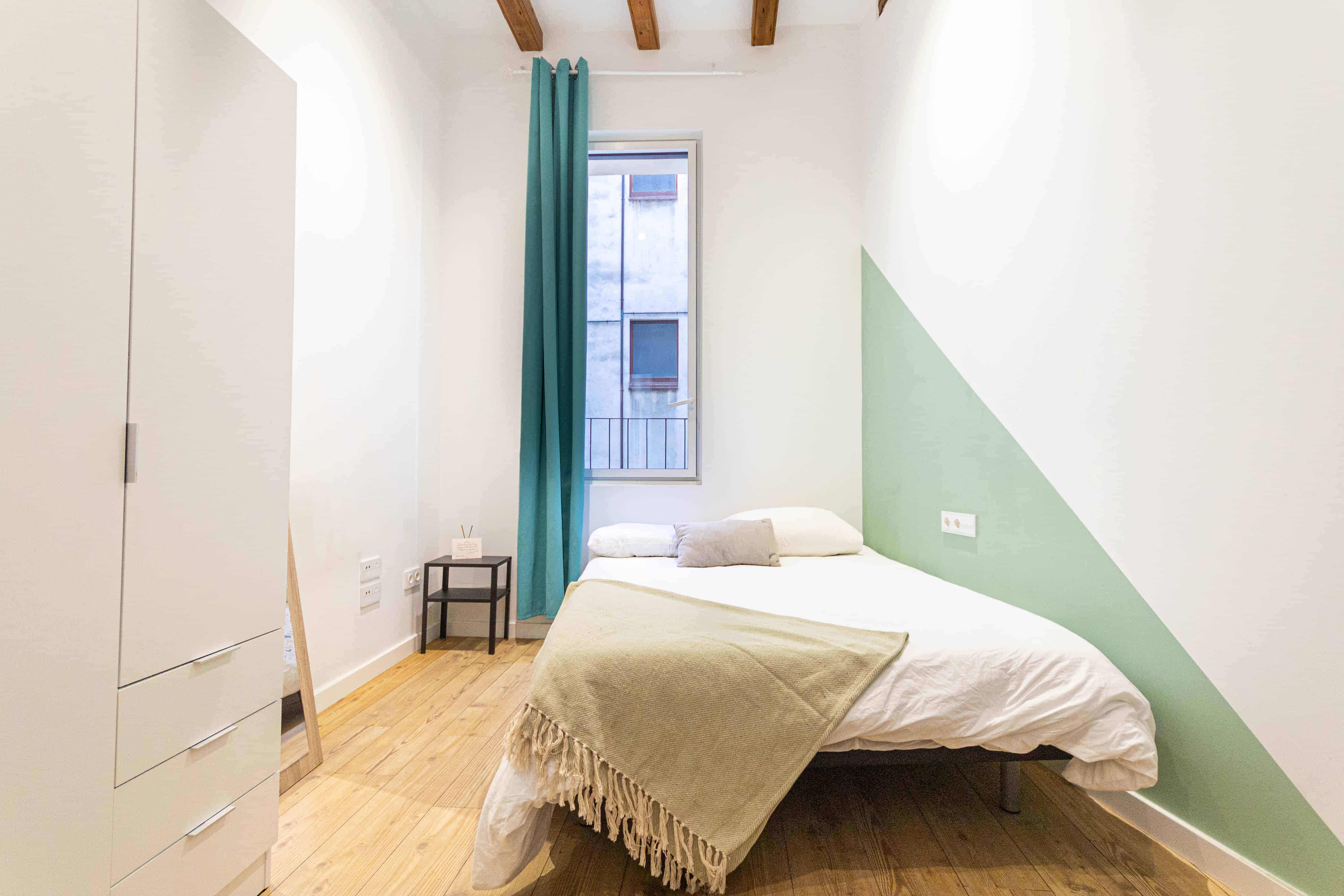 Poeta Cabanyes 14 1-2 Derecho, Barcelona - Barcelona, Spain - R0131 - Bedroom