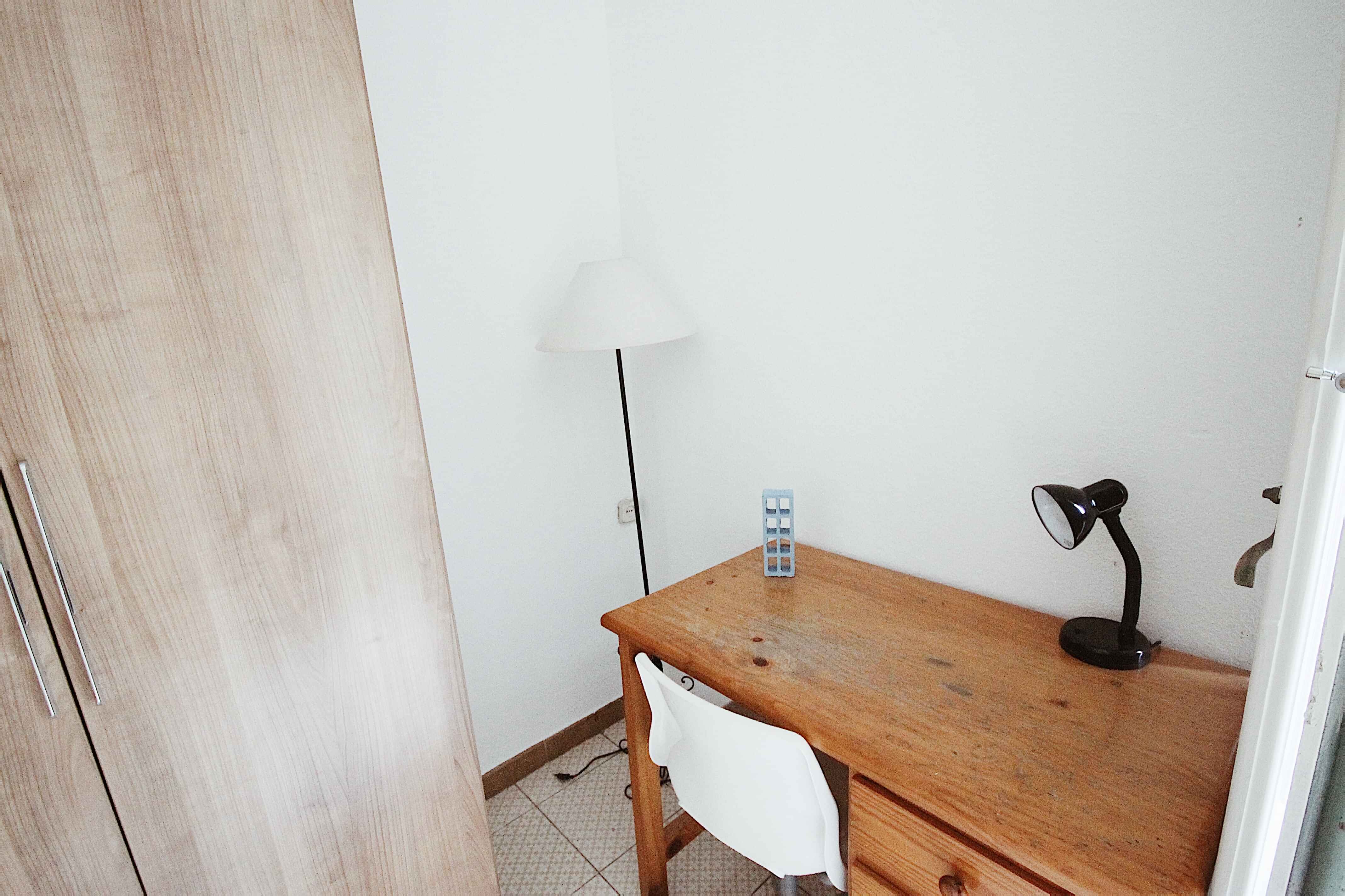 Bathroom?w=400&h=260&fit=crop&q=40&auto=format&trim=auto