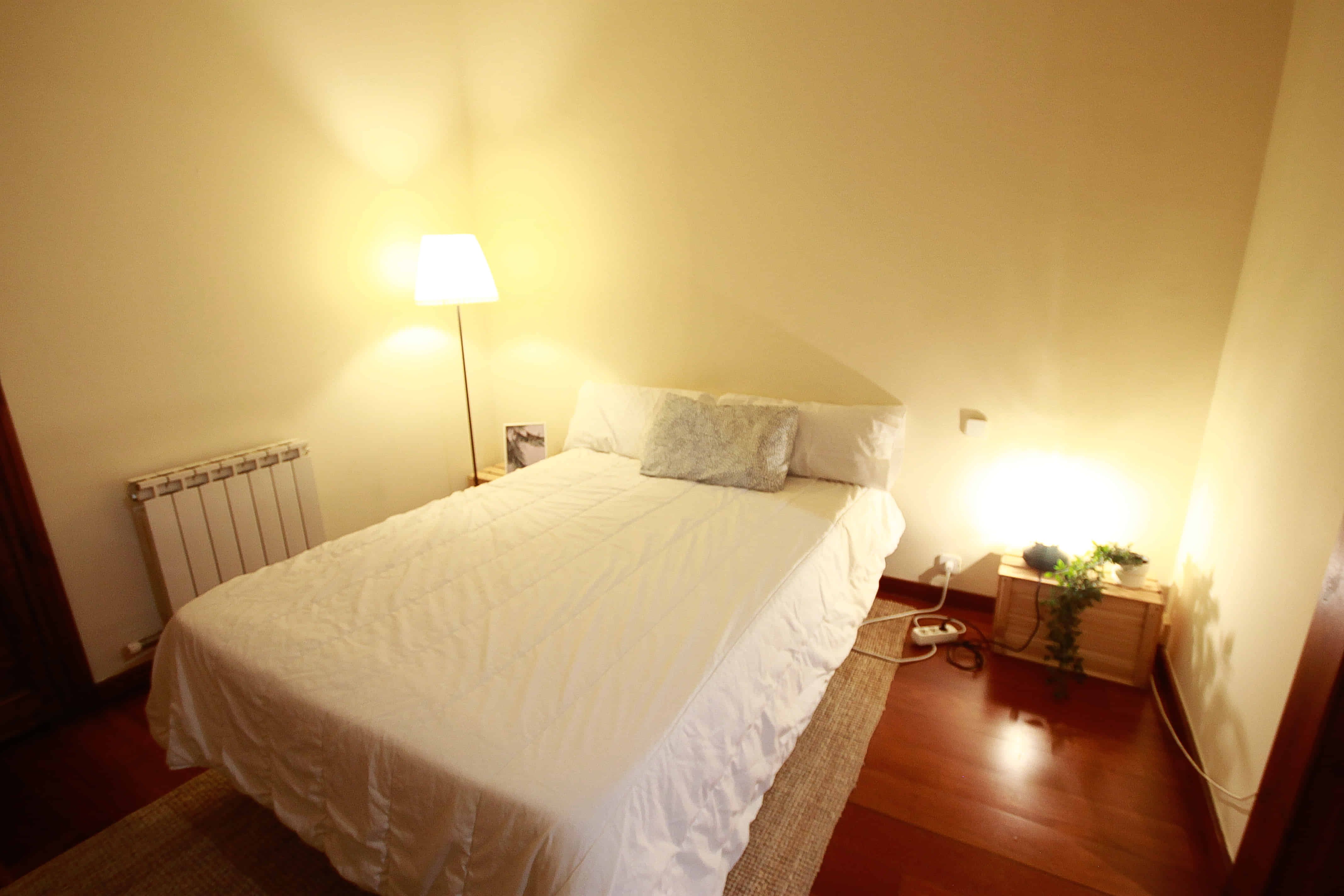 Bathroom?w=400&h=260&fit=crop&q=40&auto=format&trim=auto