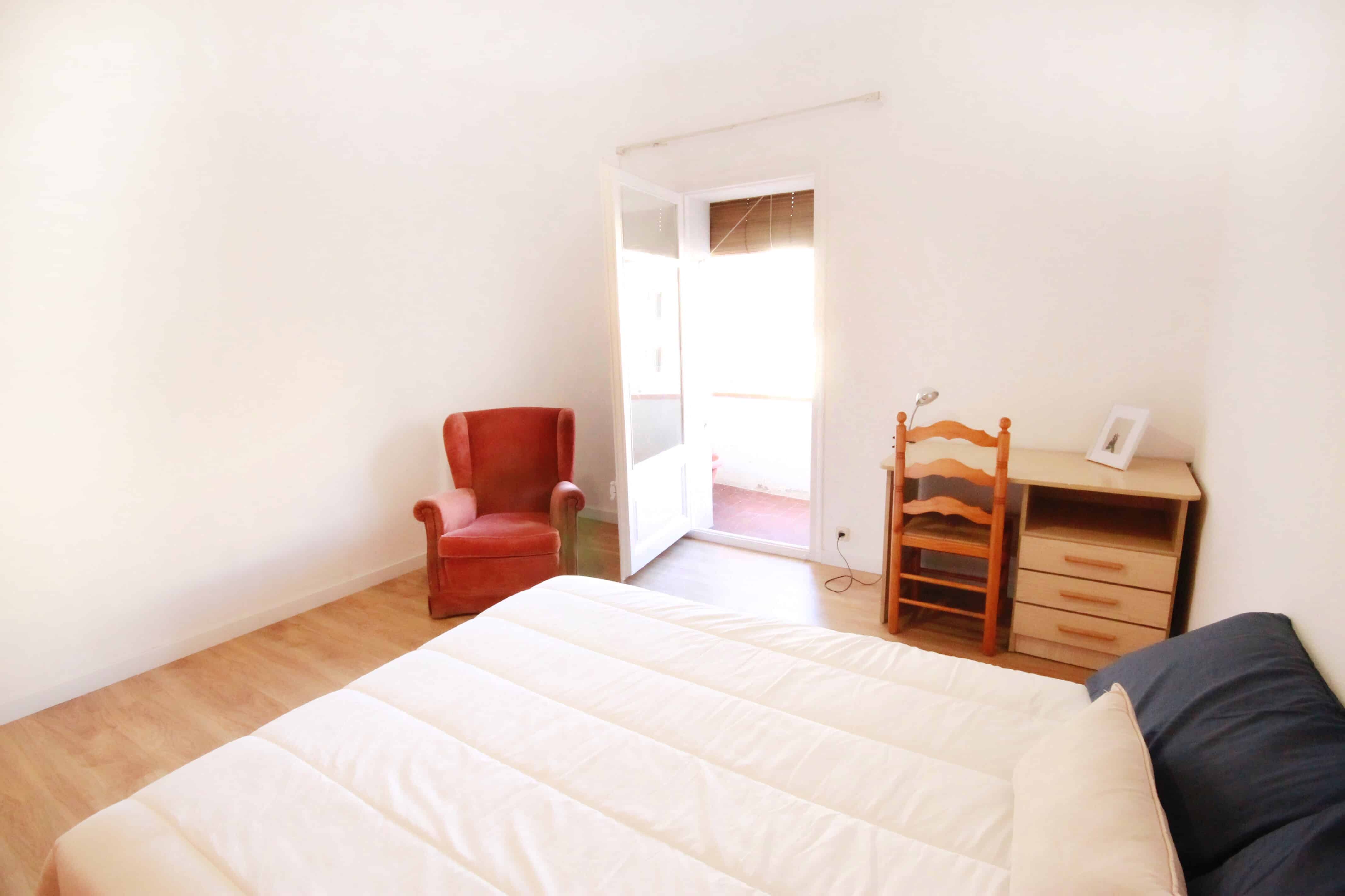 Bathroom?w=400&h=260&fit=crop&q=40&auto=format&trim=auto