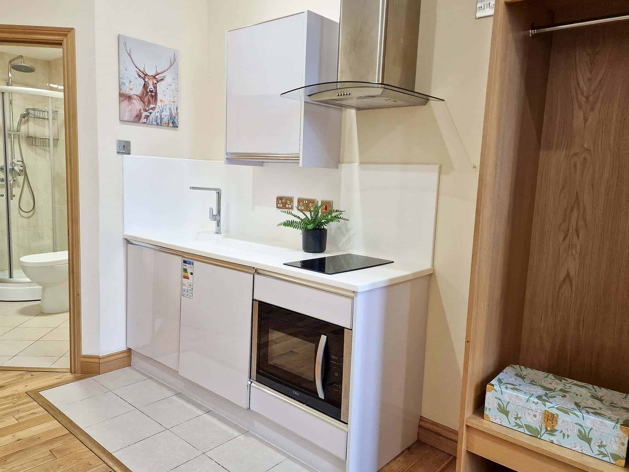 Floor Plan?w=400&h=260&fit=crop&q=40&auto=format&trim=auto