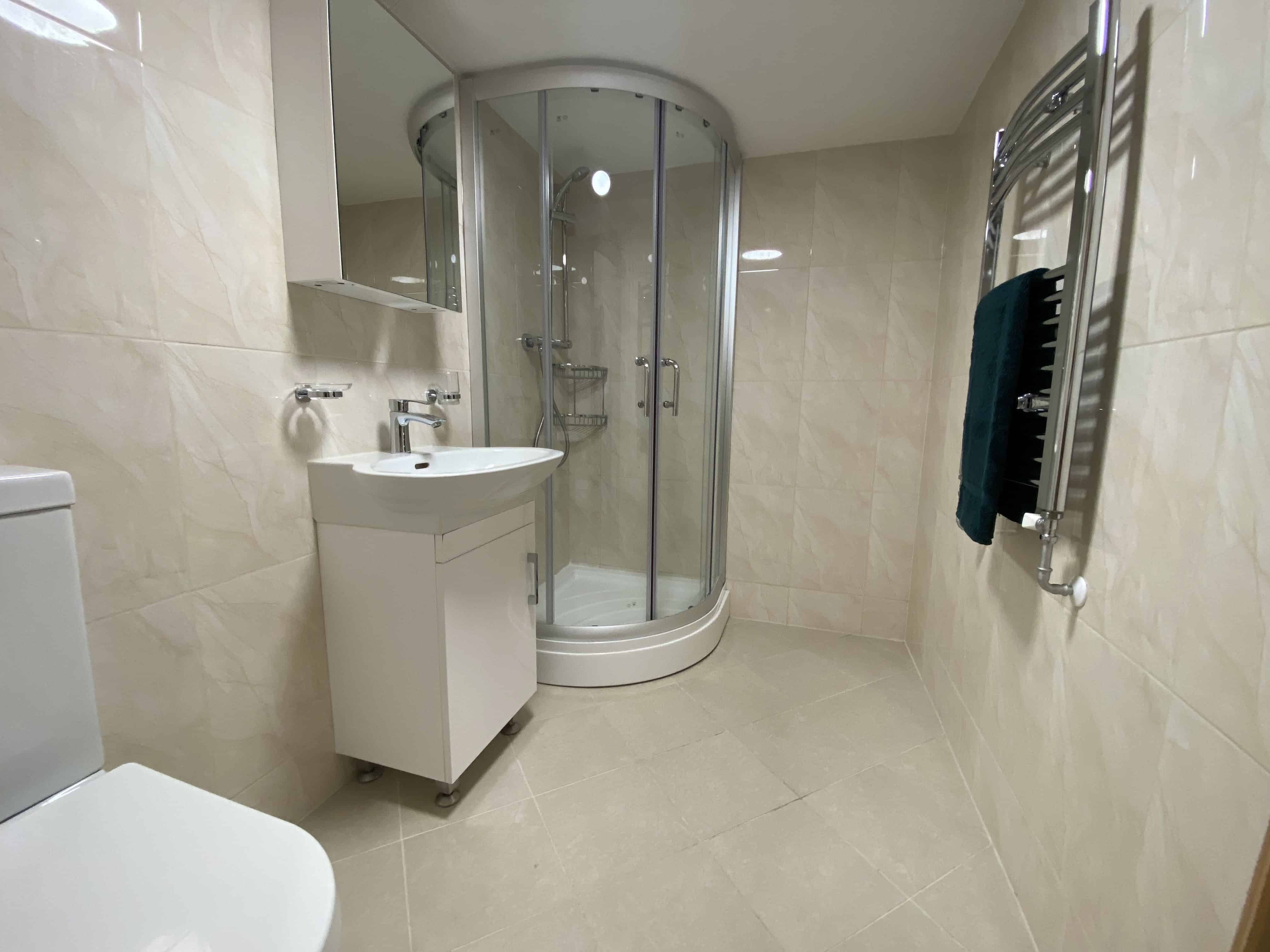 Exterior?w=400&h=260&fit=crop&q=40&auto=format&trim=auto