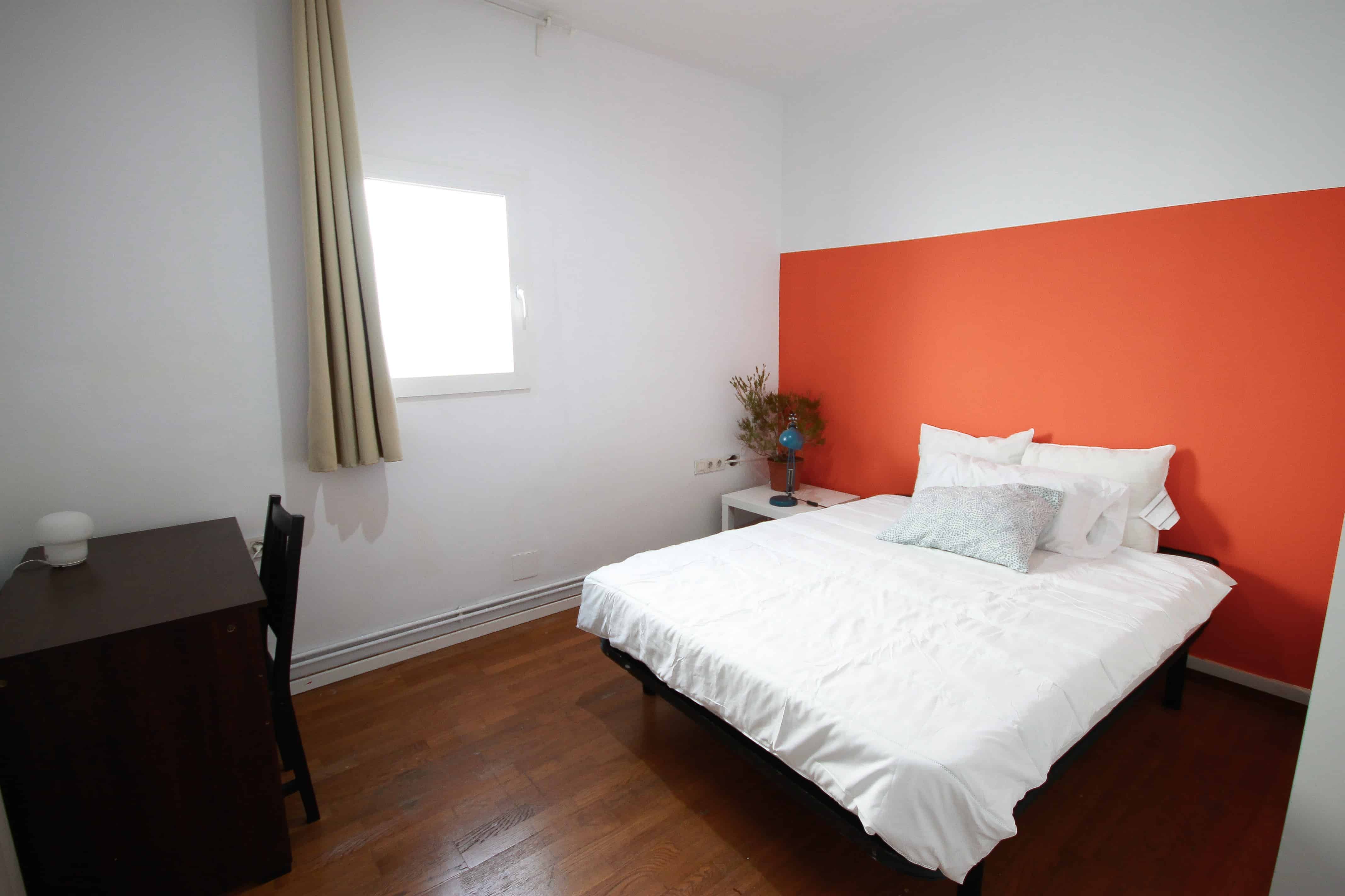 Exterior?w=400&h=260&fit=crop&q=40&auto=format&trim=auto