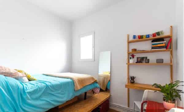 Exterior?w=400&h=260&fit=crop&q=40&auto=format&trim=auto