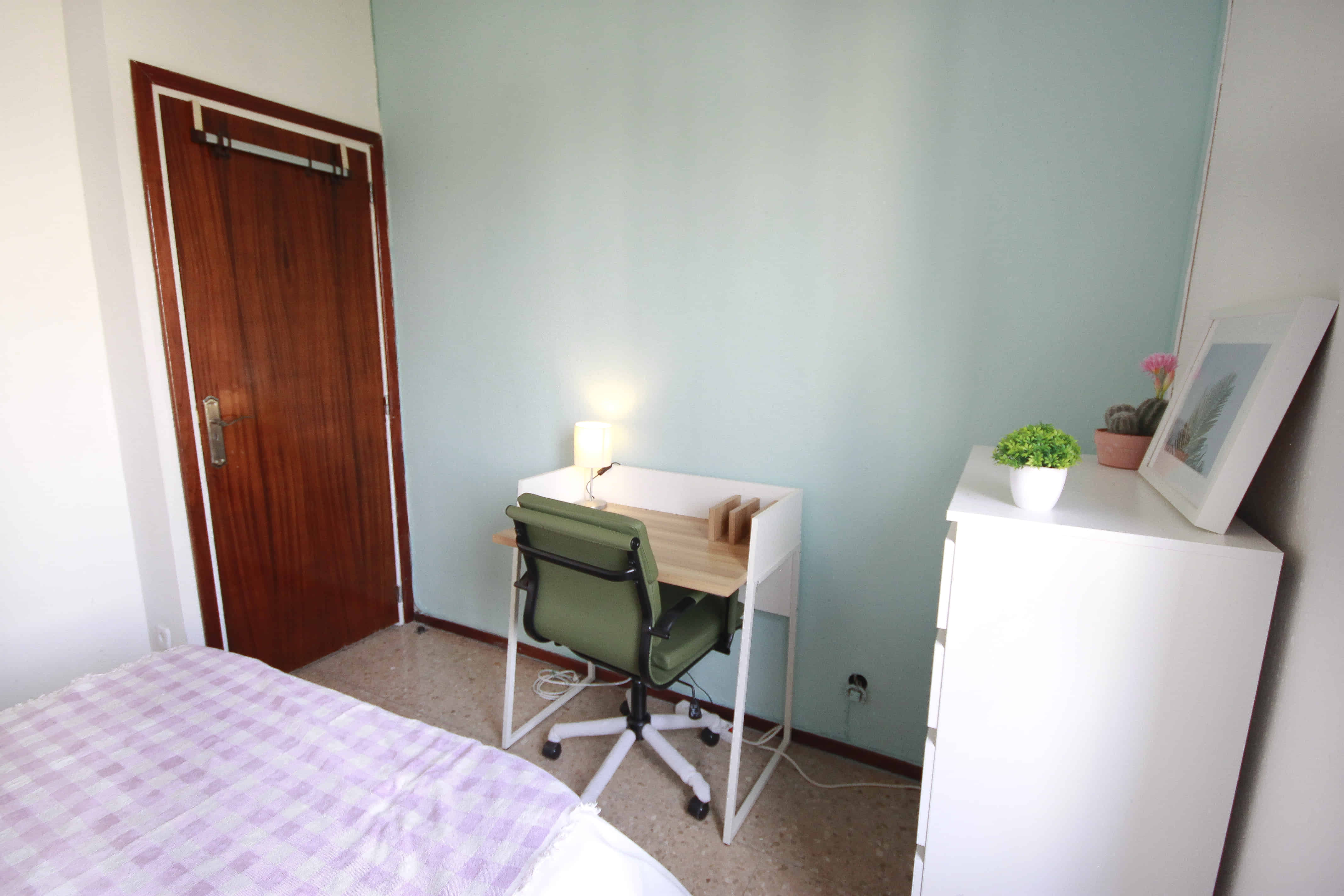 Common Area?w=400&h=260&fit=crop&q=40&auto=format&trim=auto