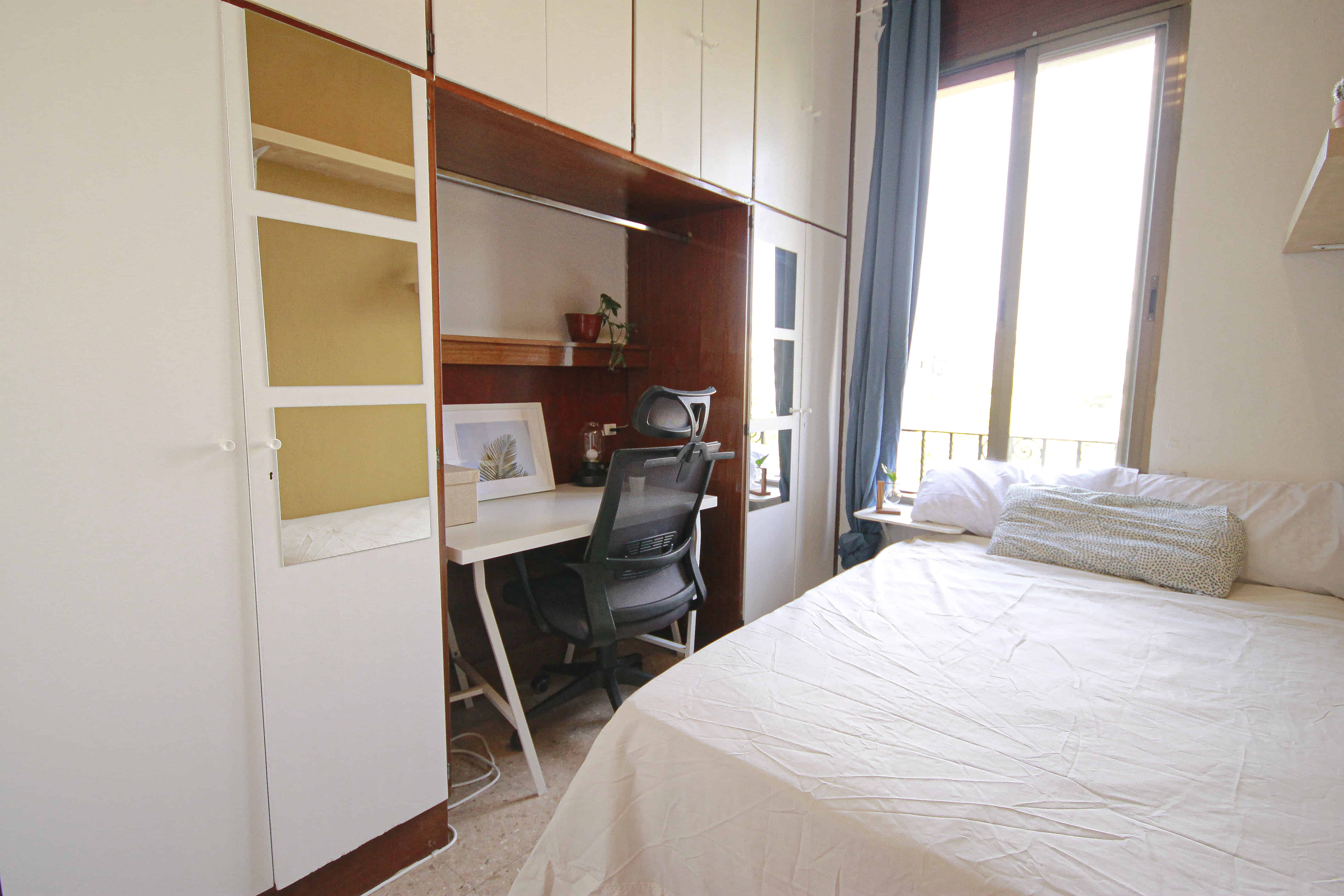 Common Area?w=400&h=260&fit=crop&q=40&auto=format&trim=auto