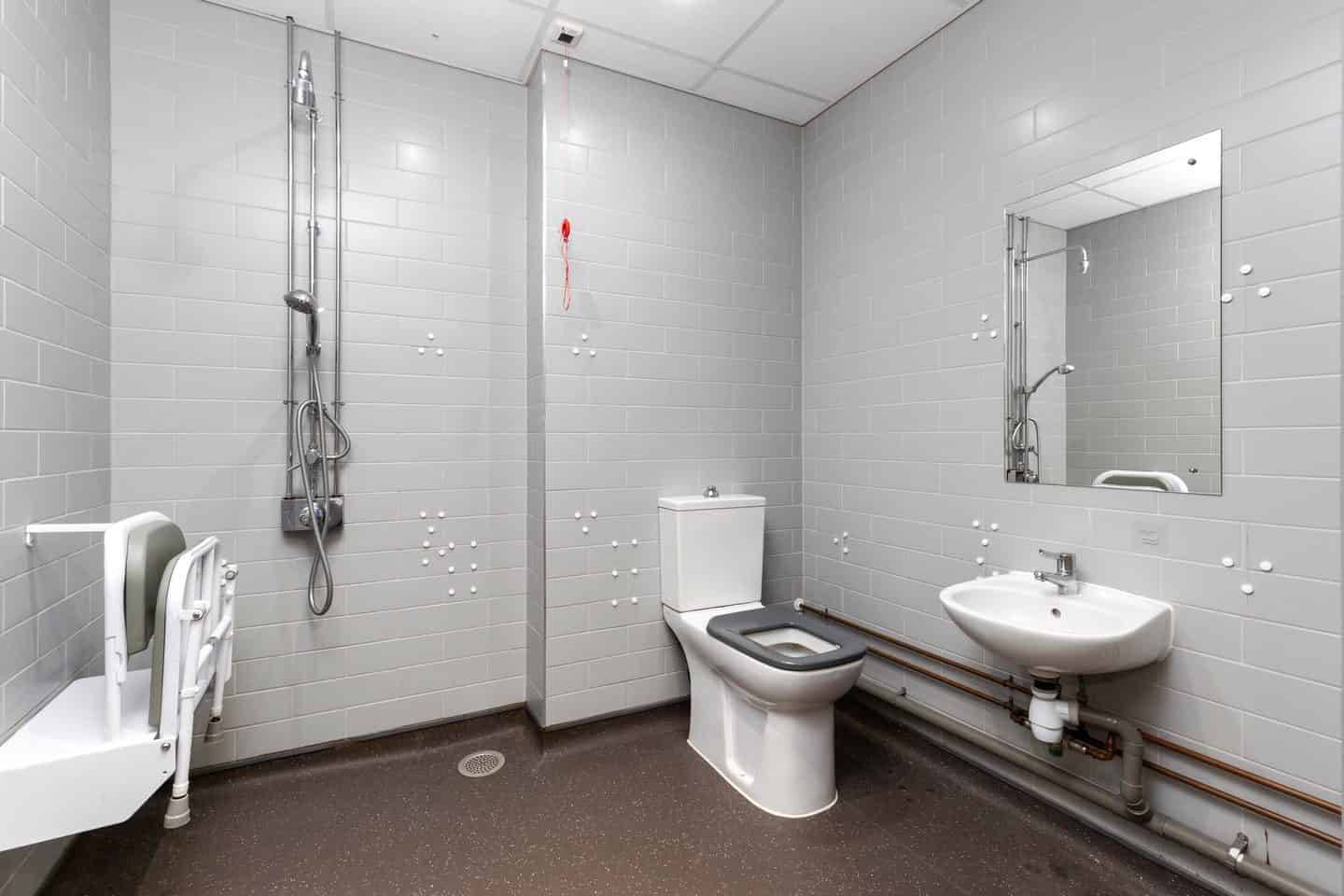 Common Area?w=400&h=260&fit=crop&q=40&auto=format&trim=auto