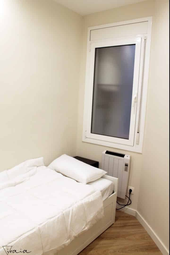 Common Area?w=400&h=260&fit=crop&q=40&auto=format&trim=auto