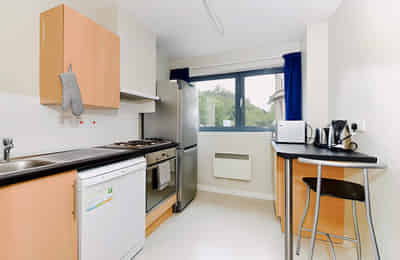 Amenities?w=400&h=260&fit=crop&q=40&auto=format&trim=auto