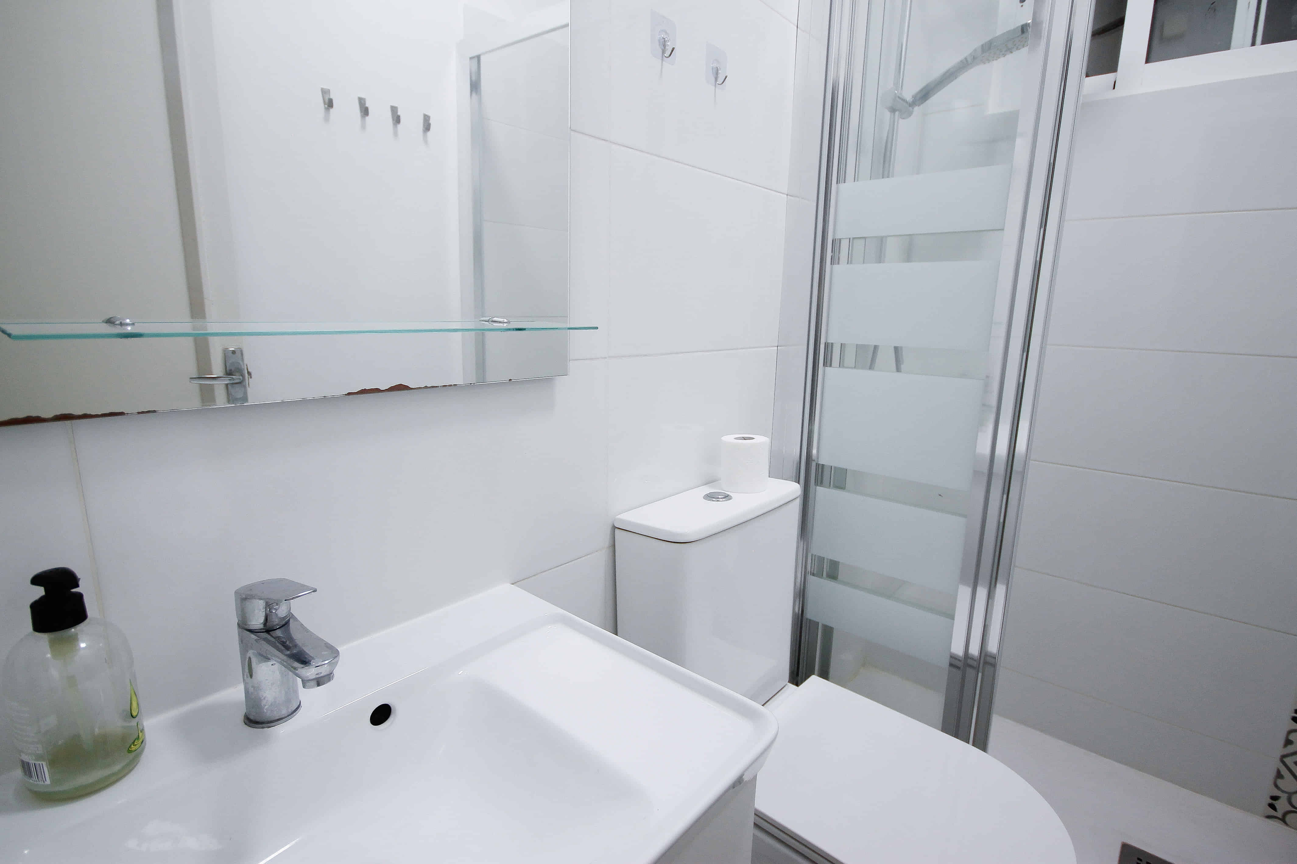 Carrer Del Cinca 4 Sant Andreu 3o, Barcelona - Barcelona, Spain - Bathroom