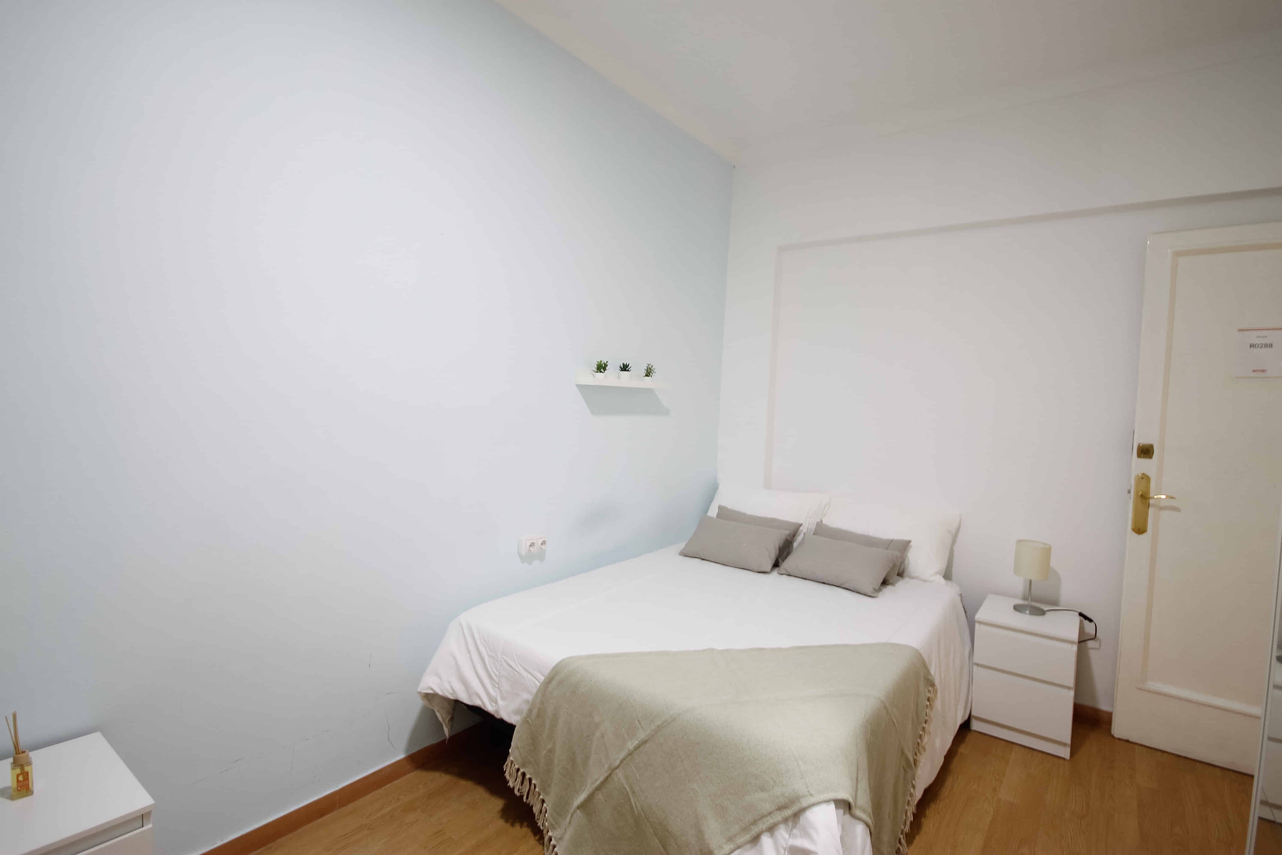 Common Area?w=400&h=260&fit=crop&q=40&auto=format&trim=auto