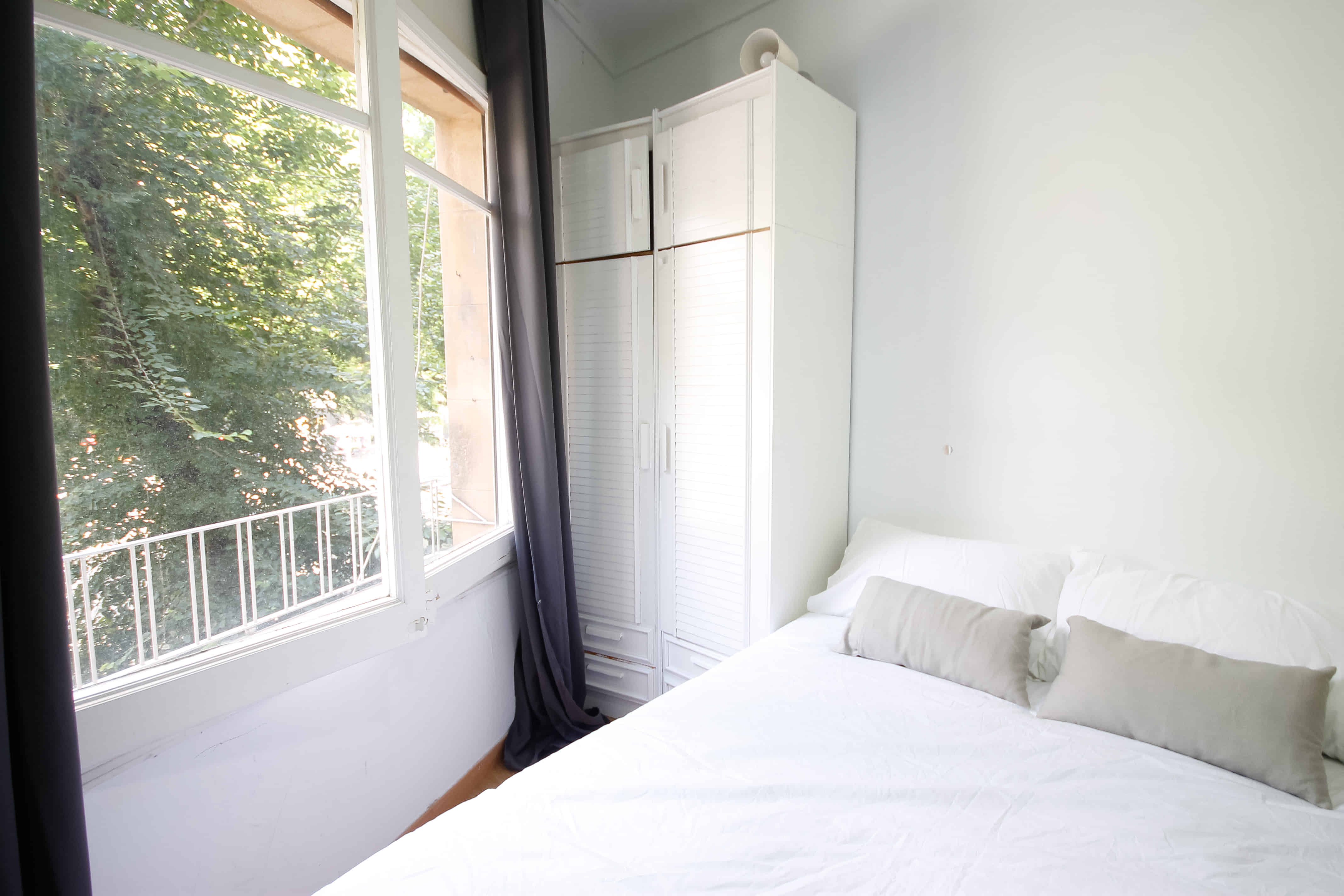 Common Area?w=400&h=260&fit=crop&q=40&auto=format&trim=auto