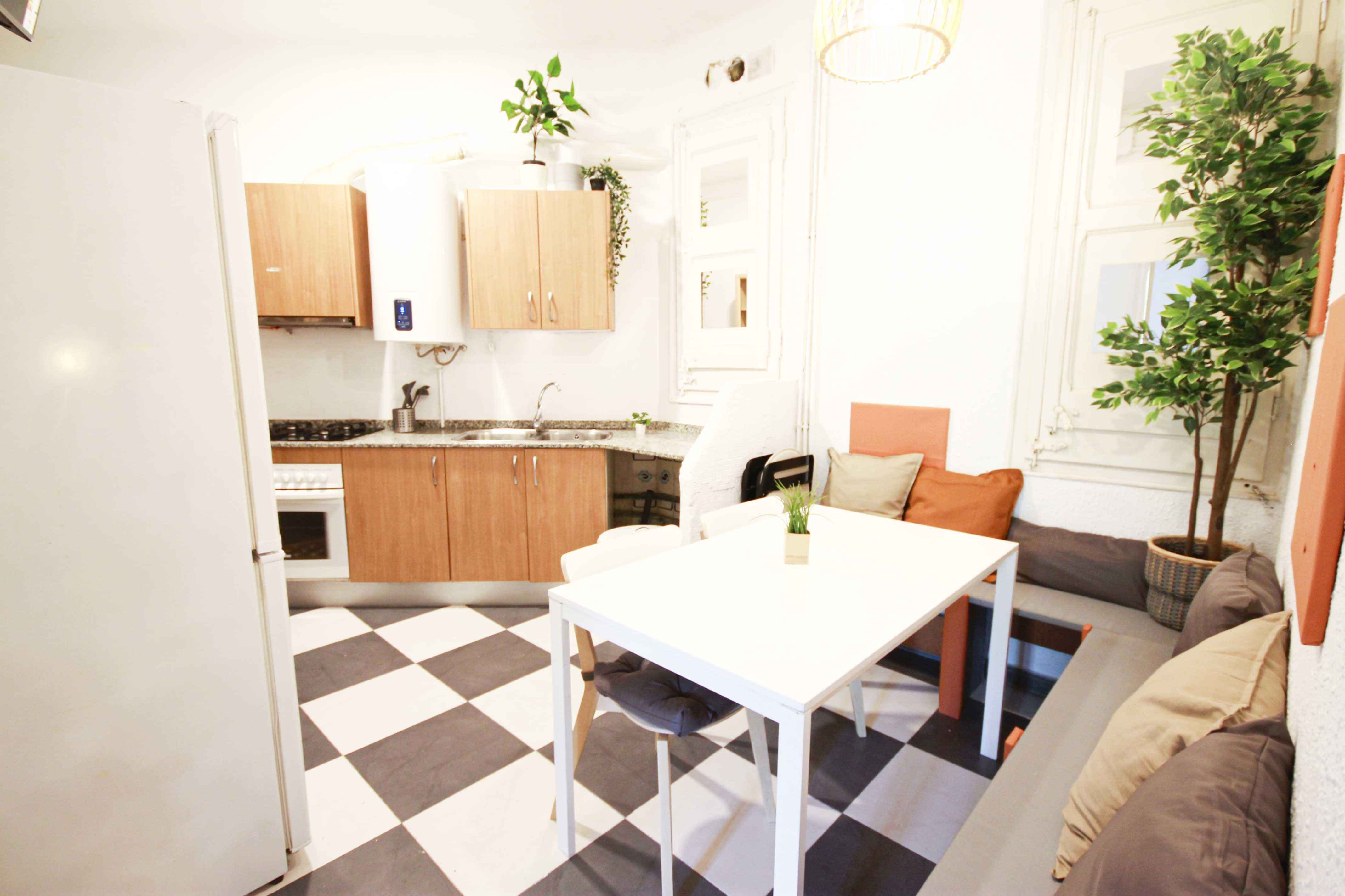 Gran Via De Les Corts Catalanes 470 Pr2 L'Eixample, Barcelona - Barcelona, Spain - Kitchen