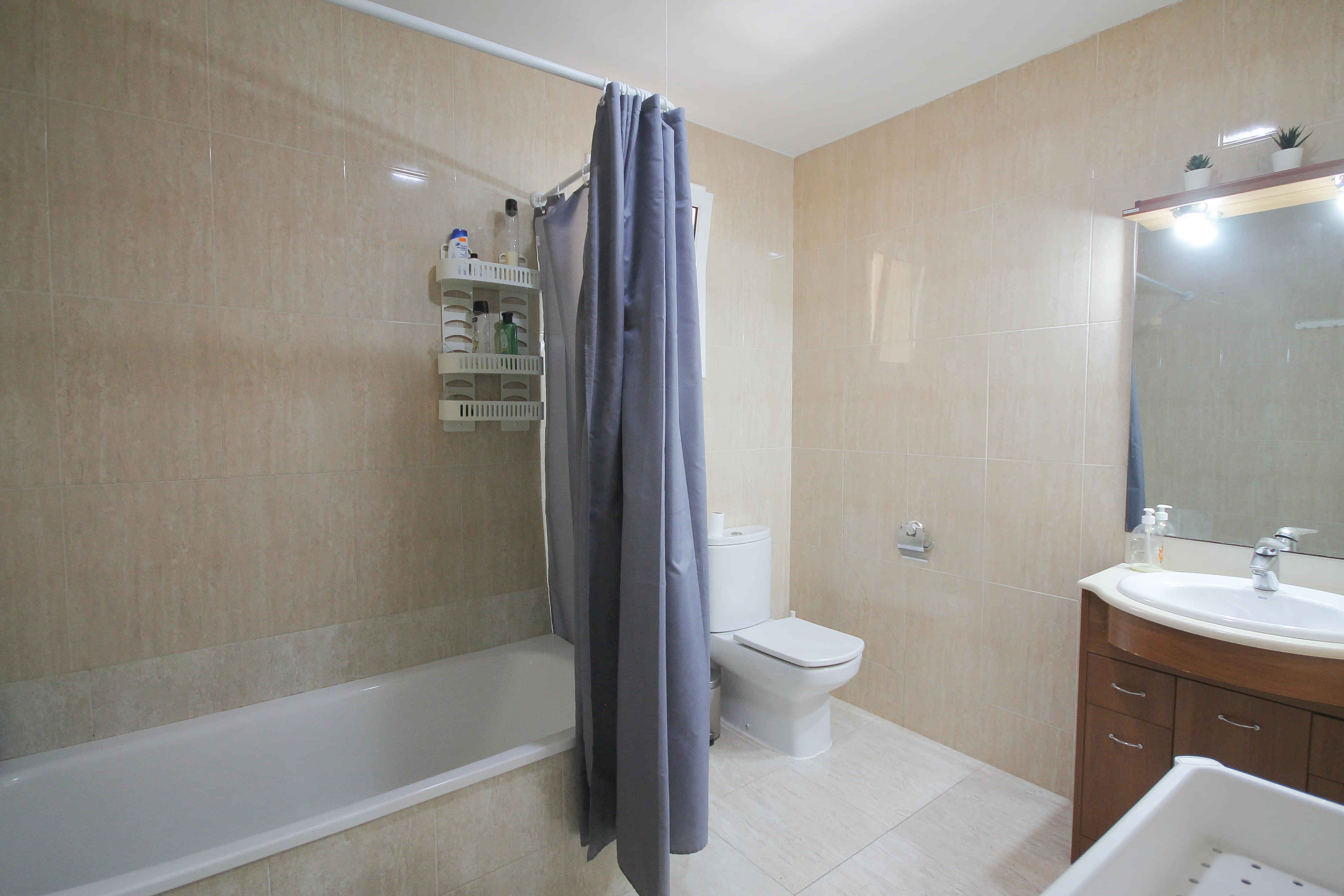 C. De Villarroel 18 L'Eixample, Barcelona - Barcelona, Spain - Bathroom