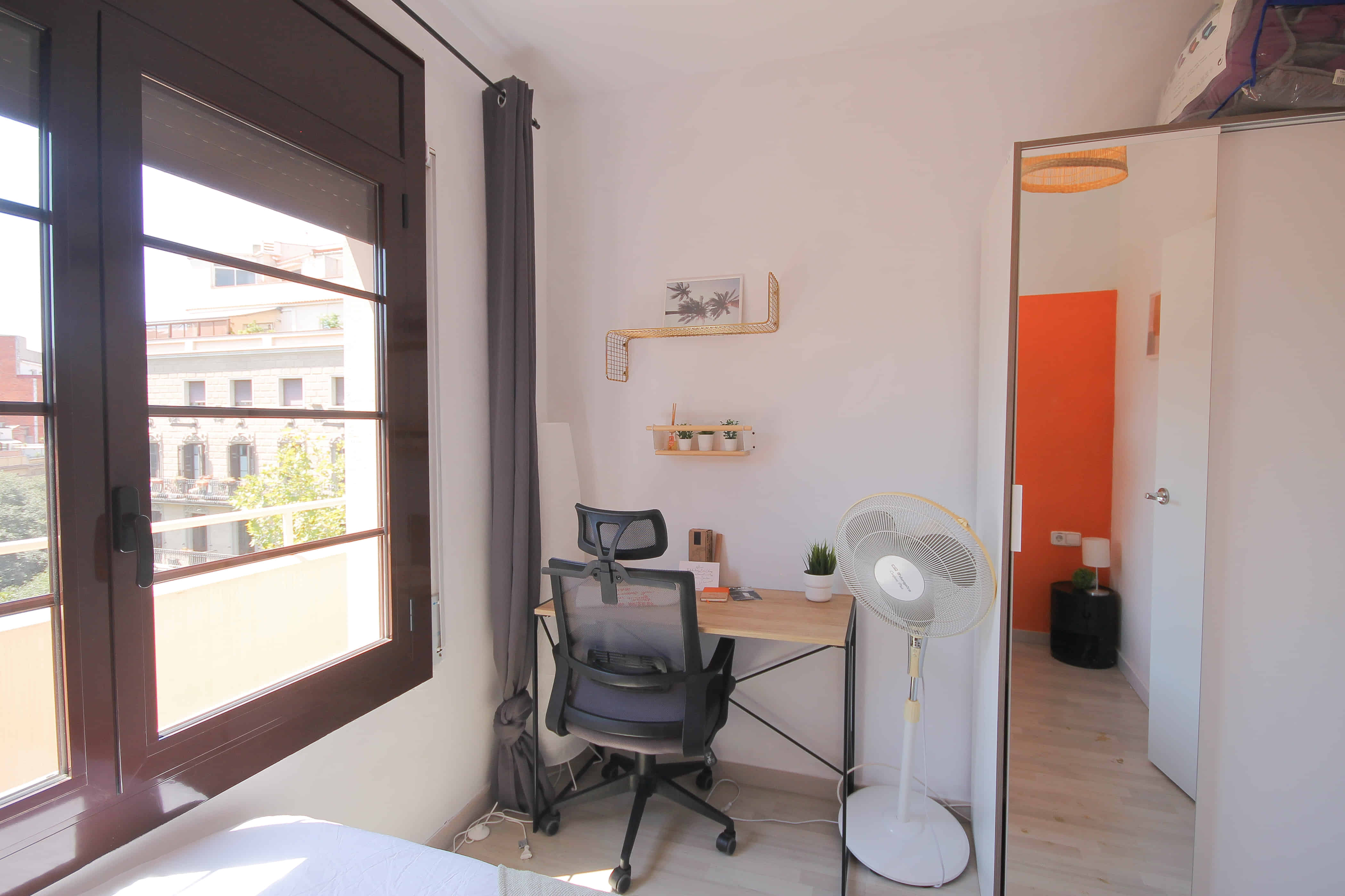 Bathroom?w=400&h=260&fit=crop&q=40&auto=format&trim=auto