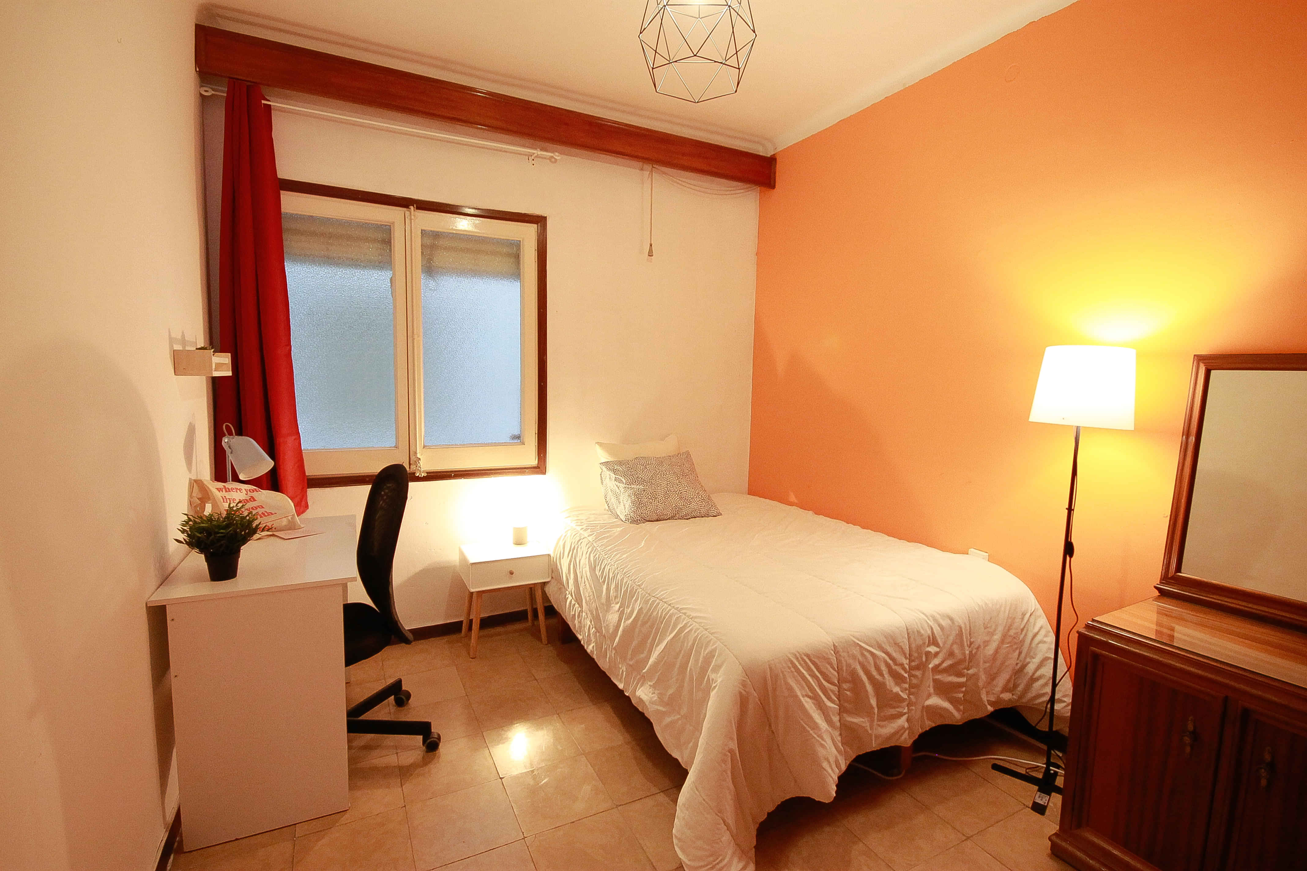 Bathroom?w=400&h=260&fit=crop&q=40&auto=format&trim=auto