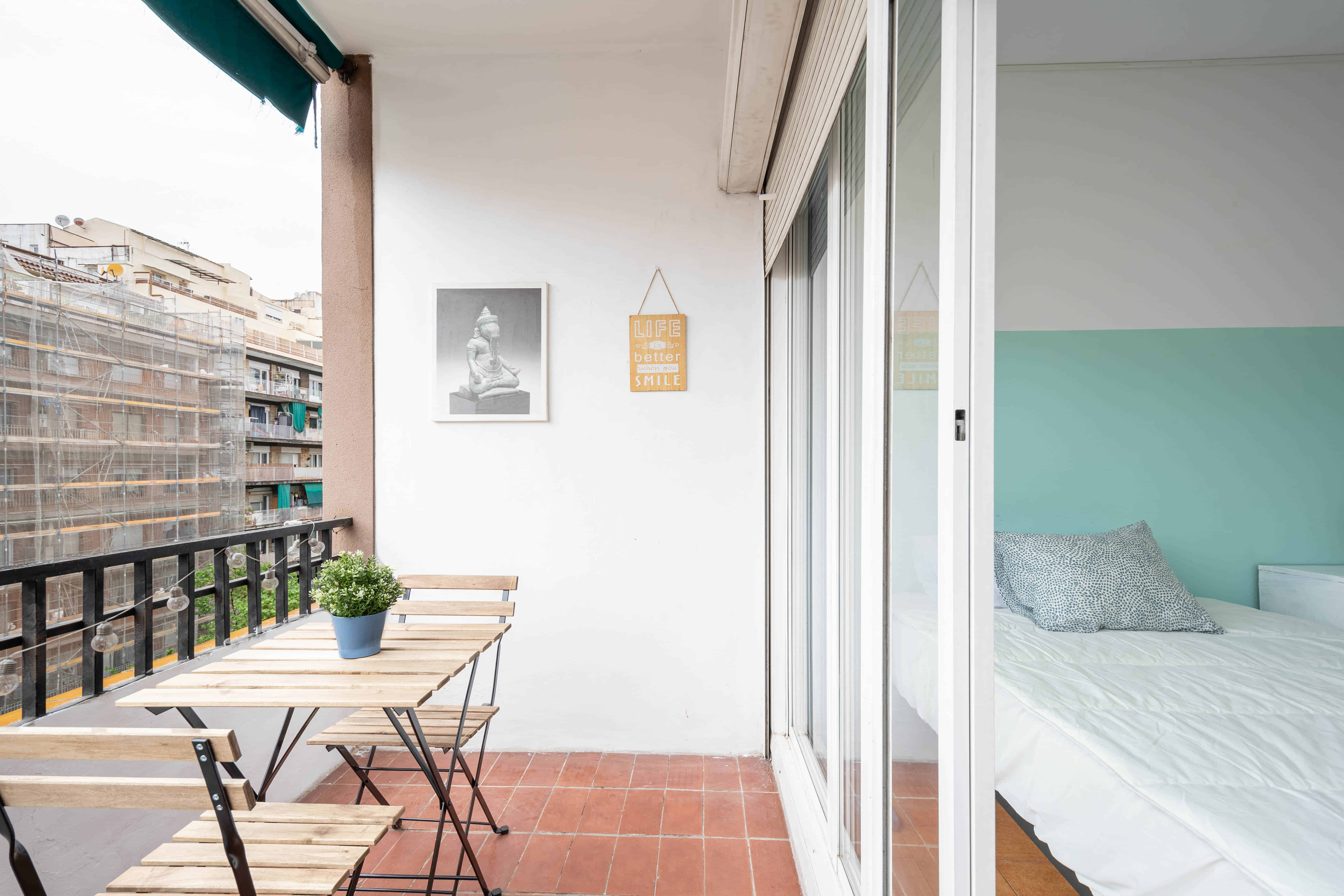 Bathroom?w=400&h=260&fit=crop&q=40&auto=format&trim=auto