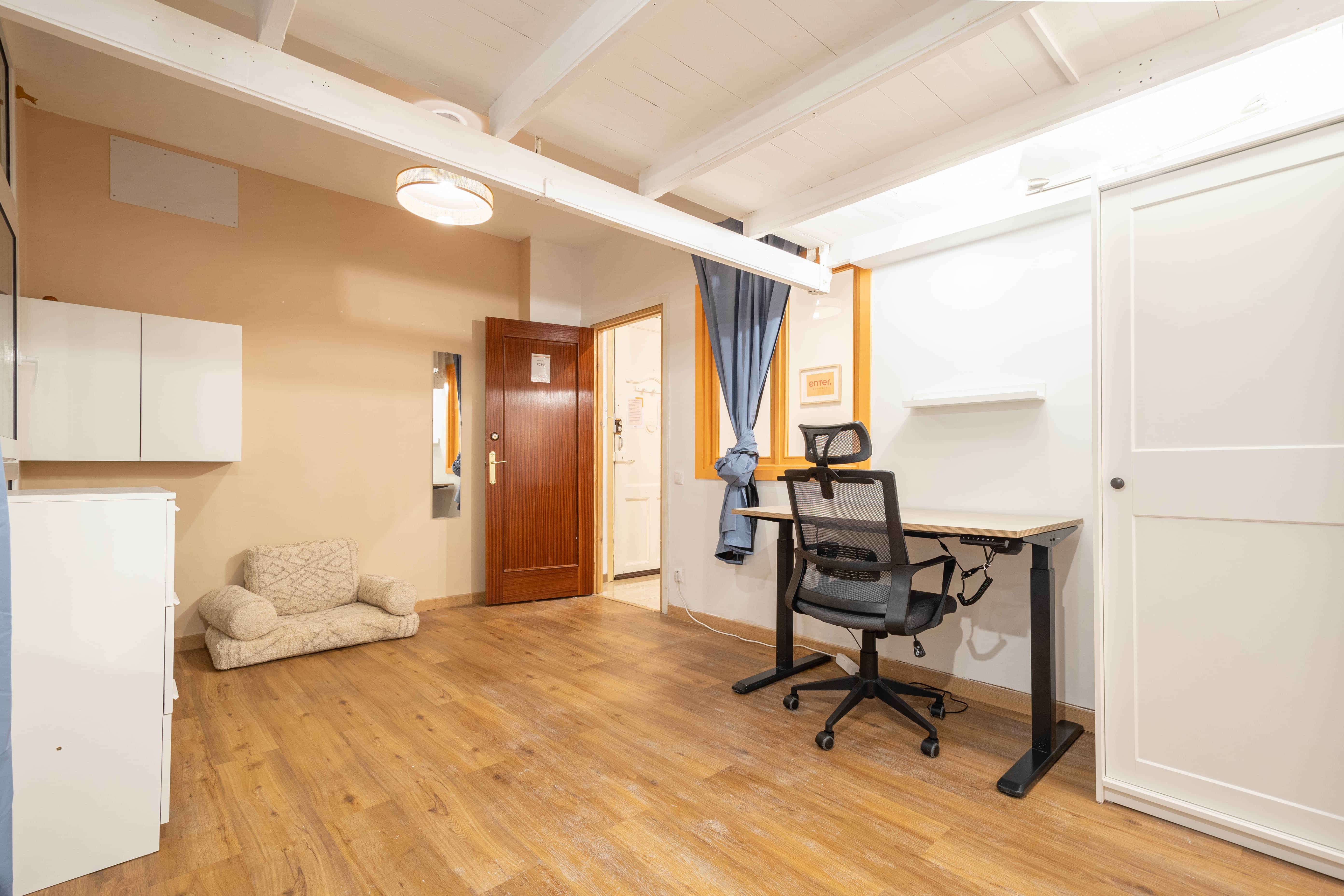 Bathroom?w=400&h=260&fit=crop&q=40&auto=format&trim=auto