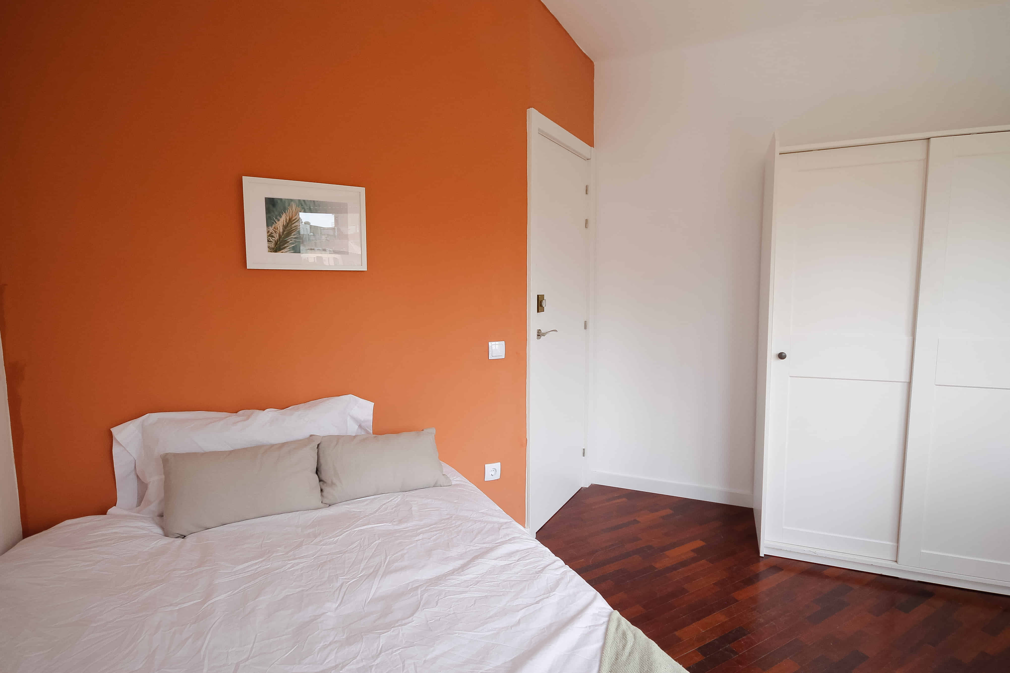 Exterior?w=400&h=260&fit=crop&q=40&auto=format&trim=auto