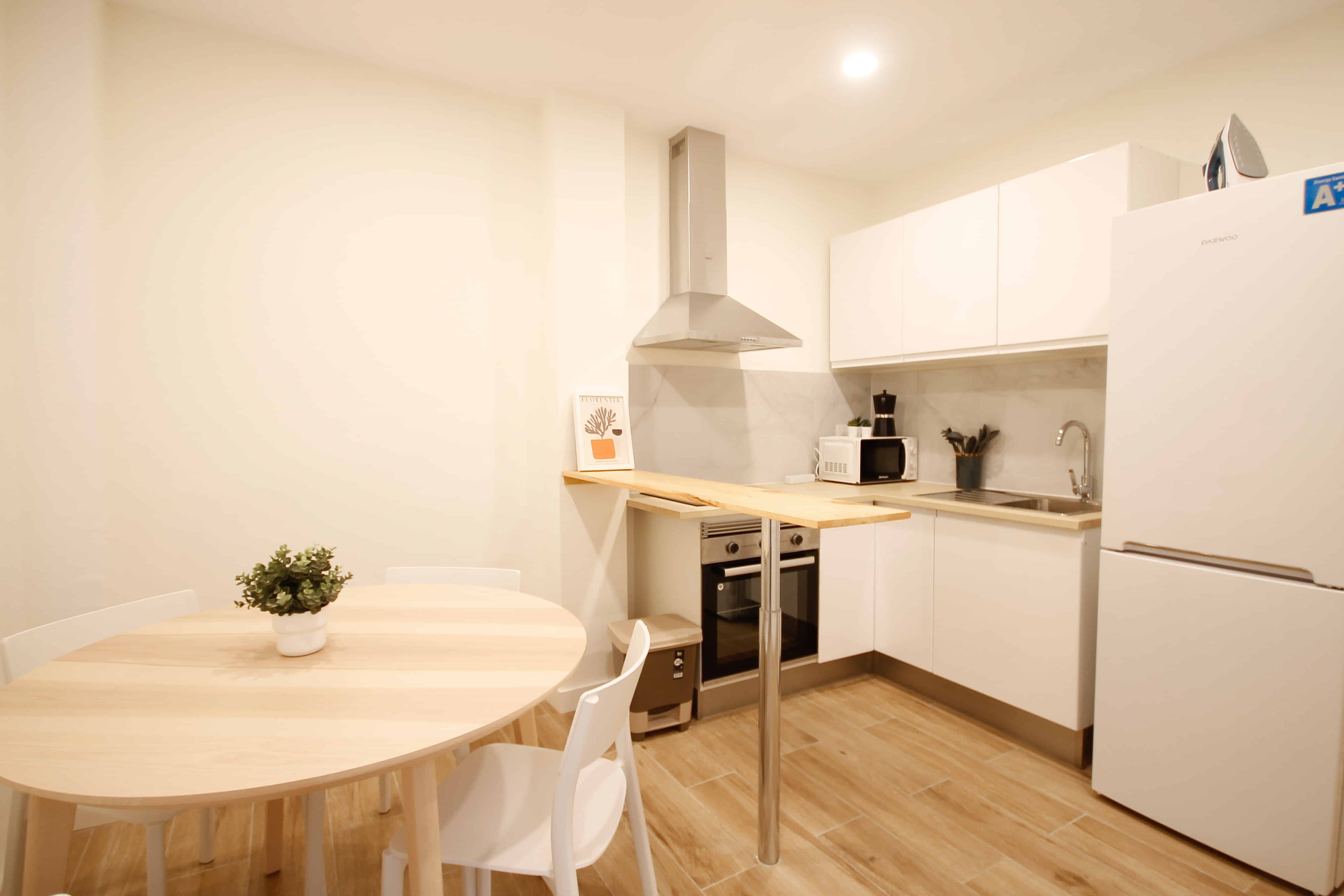 C/ De Padilla 192 Entr-1 Eixample, Barcelona - Barcelona, Spain - Kitchen