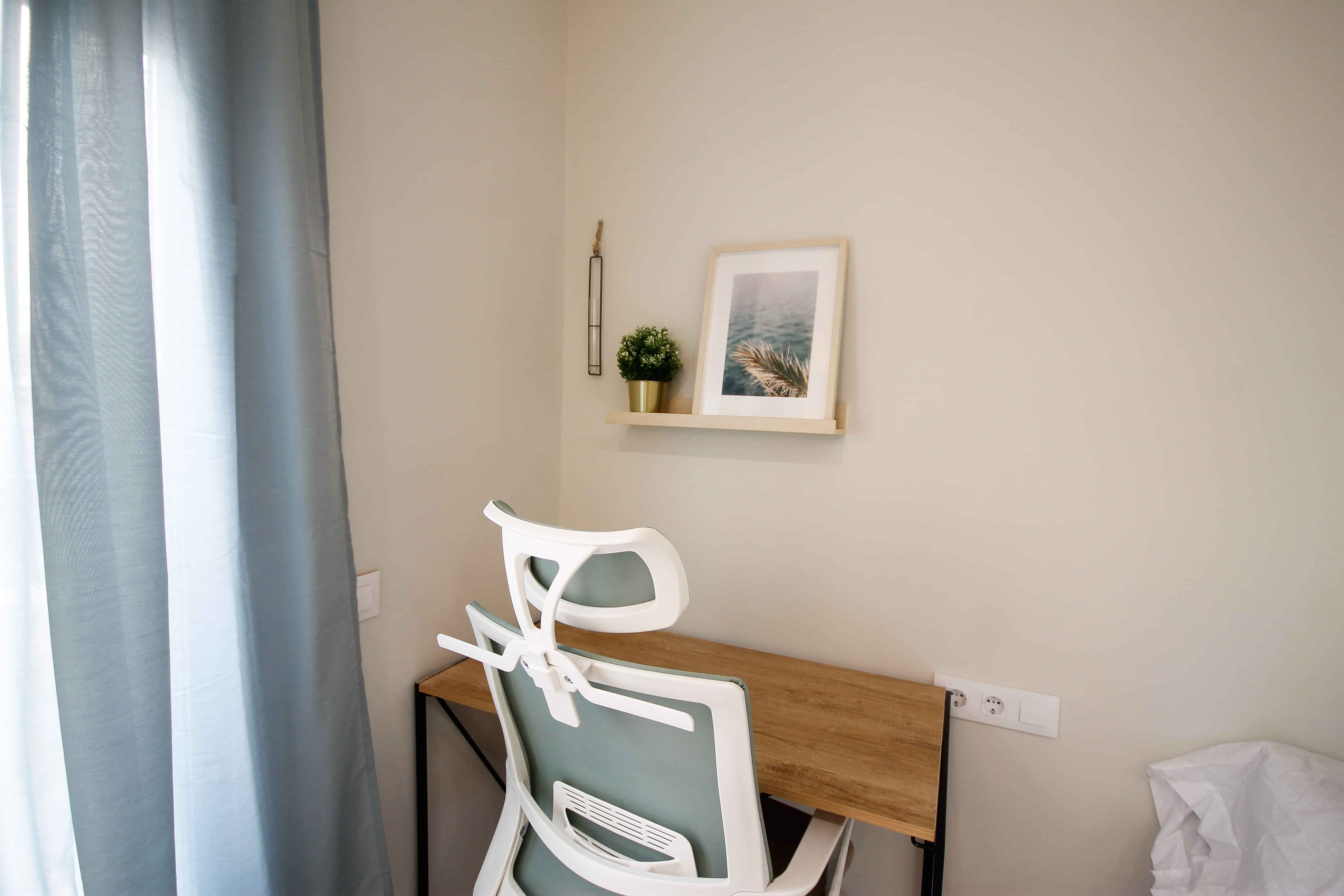 Bathroom?w=400&h=260&fit=crop&q=40&auto=format&trim=auto