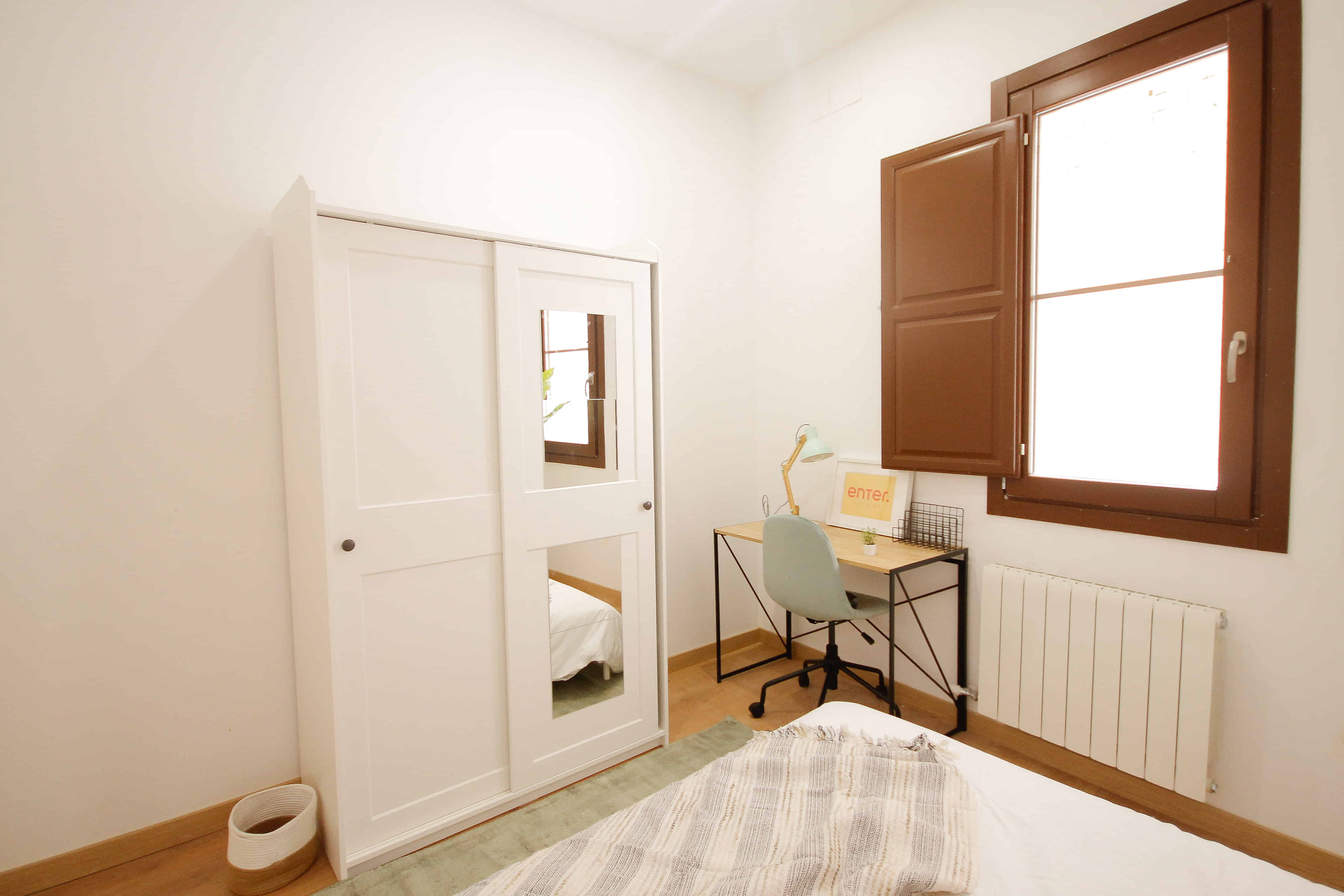 Bathroom?w=400&h=260&fit=crop&q=40&auto=format&trim=auto