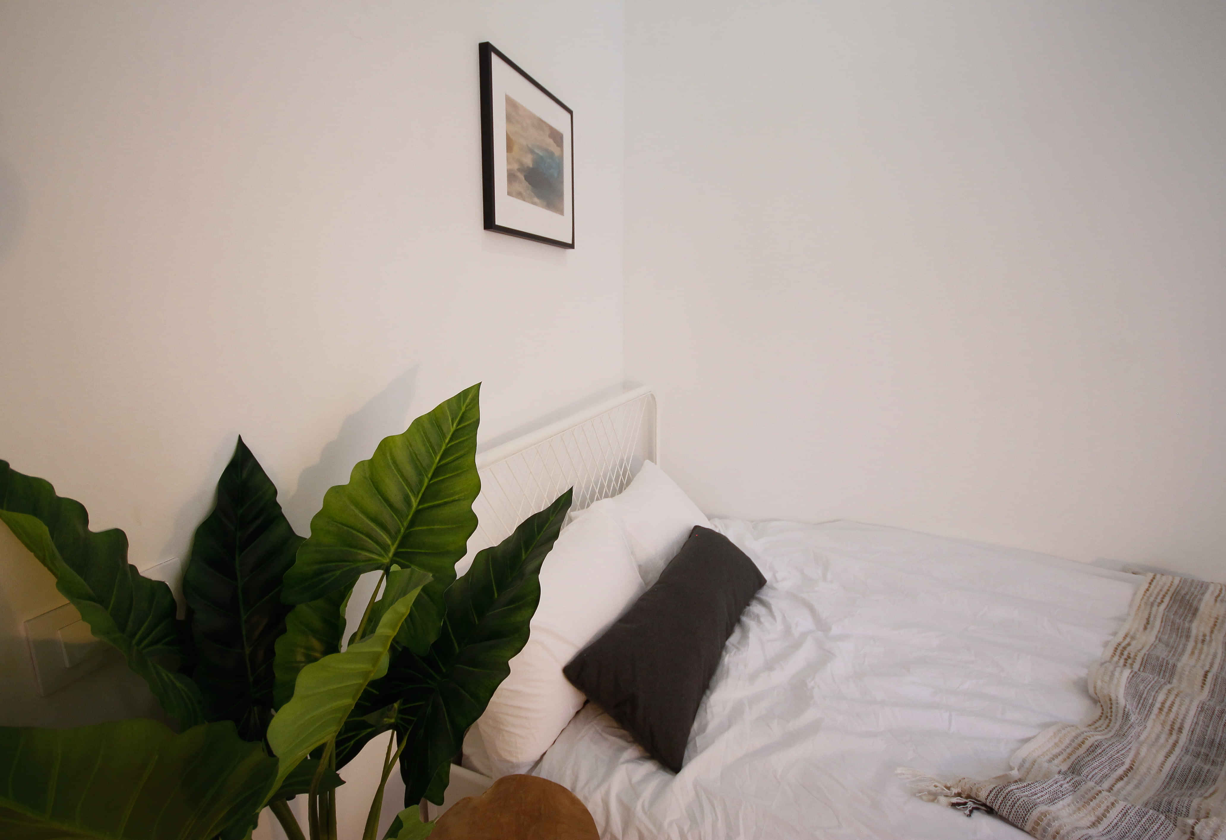 Bathroom?w=400&h=260&fit=crop&q=40&auto=format&trim=auto