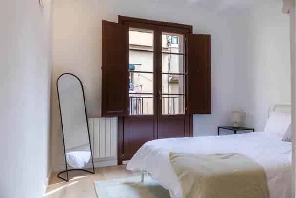 Bathroom?w=400&h=260&fit=crop&q=40&auto=format&trim=auto