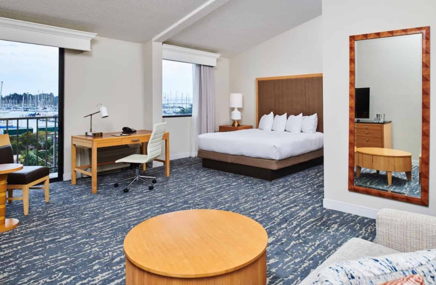 Amenities?w=400&h=260&fit=crop&q=40&auto=format&trim=auto