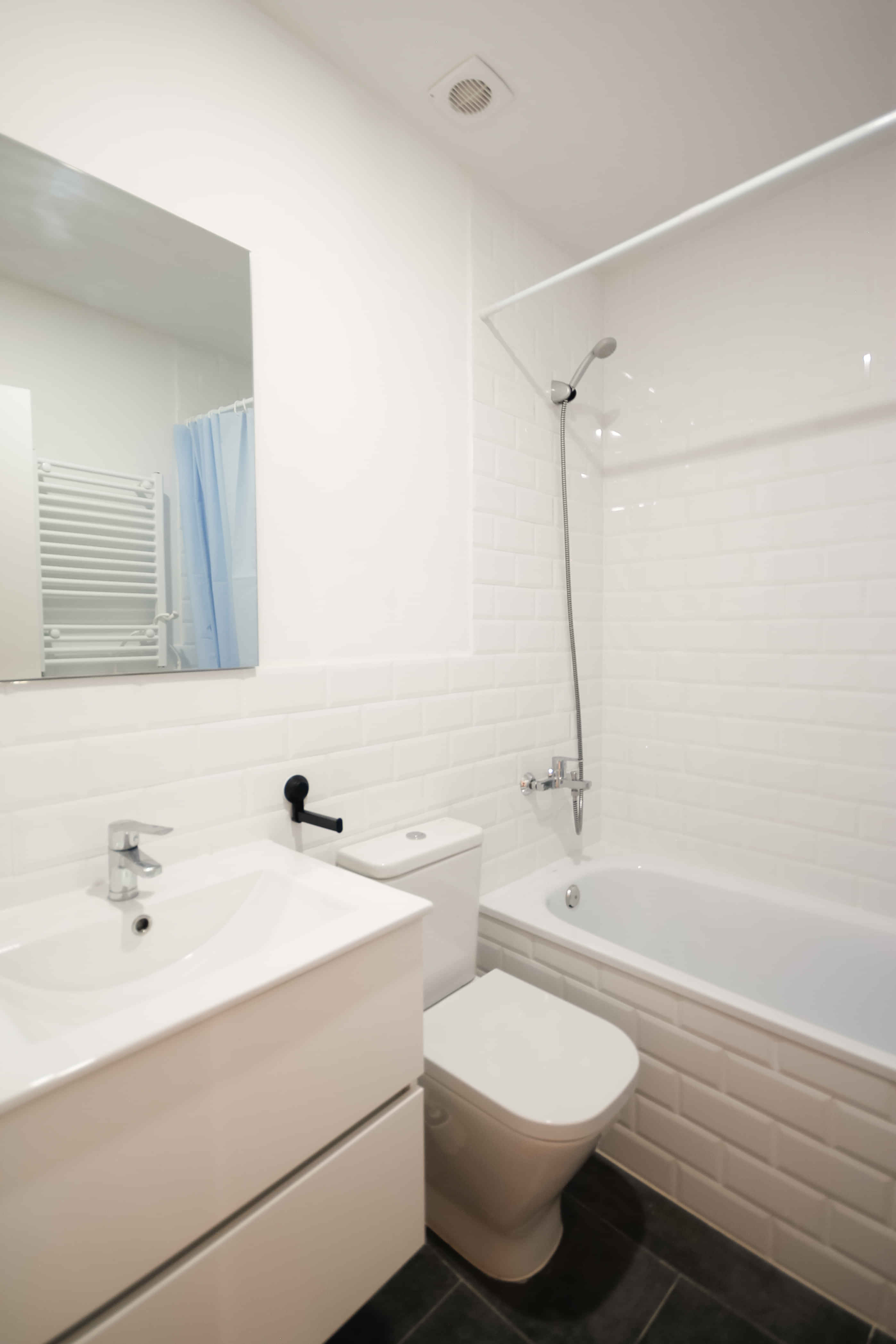 Carrer De Santa Madrona 27 3ero Ciutat Vella, Barcelona - Barcelona, Spain - Bathroom