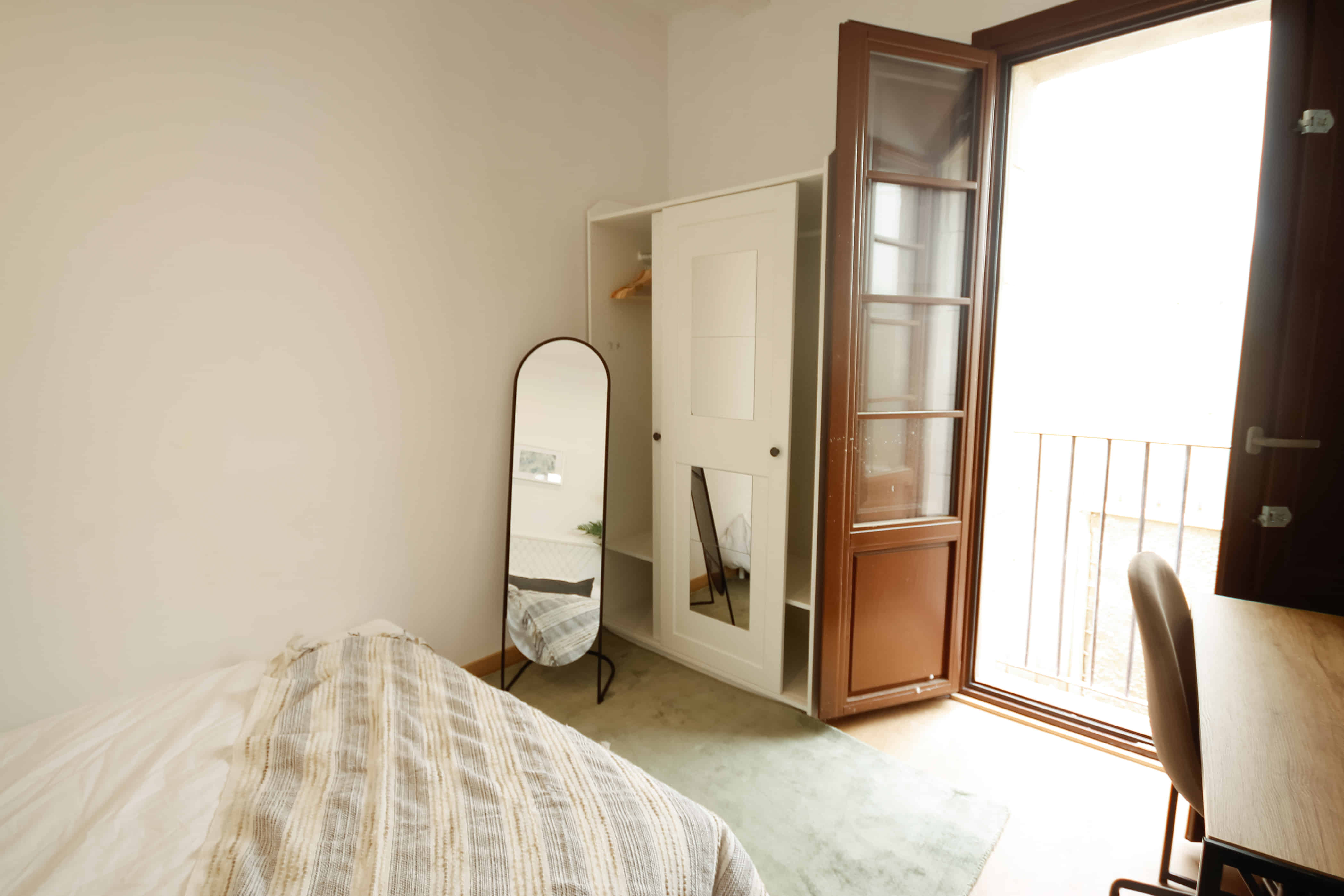 Bathroom?w=400&h=260&fit=crop&q=40&auto=format&trim=auto