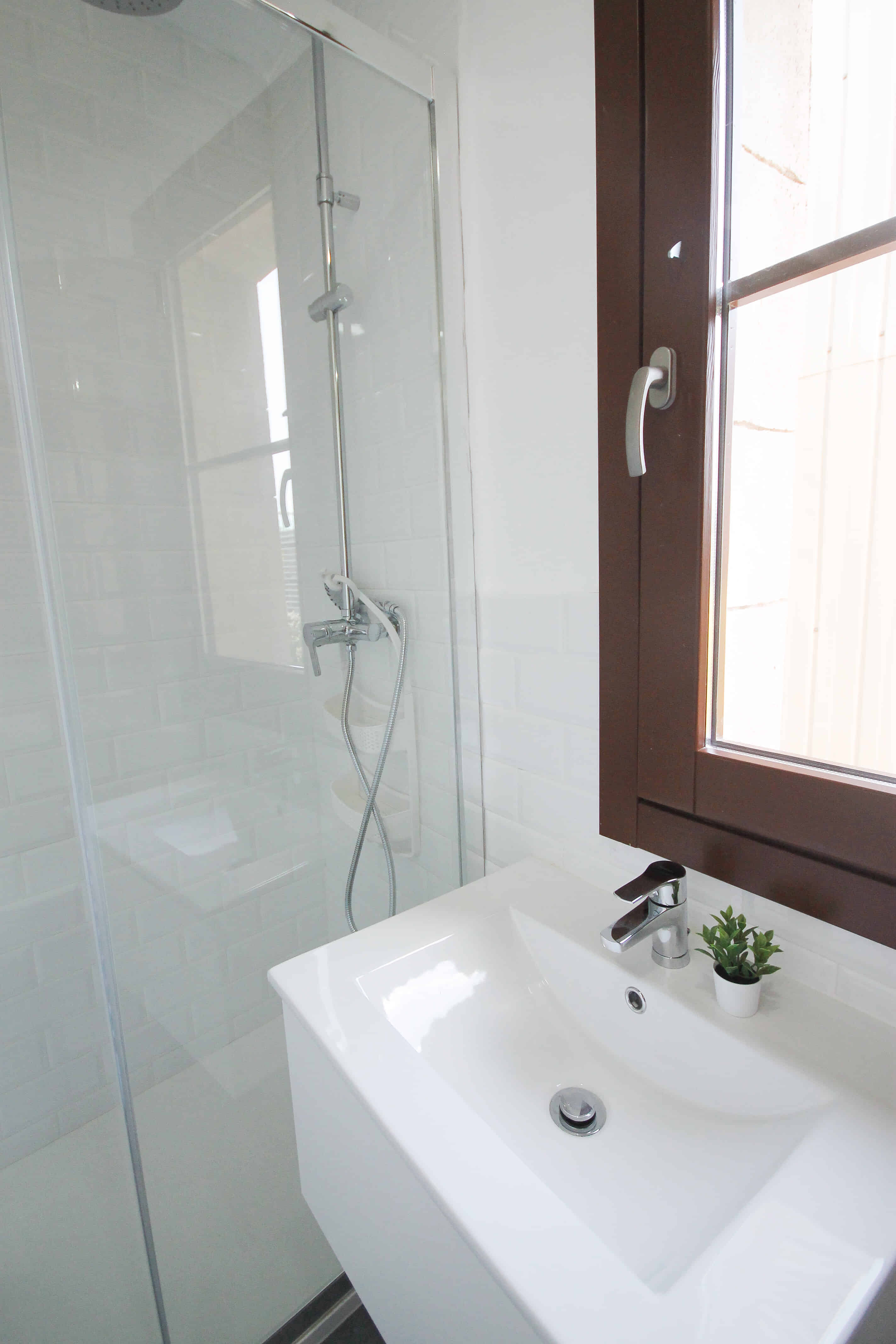 Carrer De Santa Madrona 27 4 Ciutat Vella, Barcelona - Barcelona, Spain - Bathroom