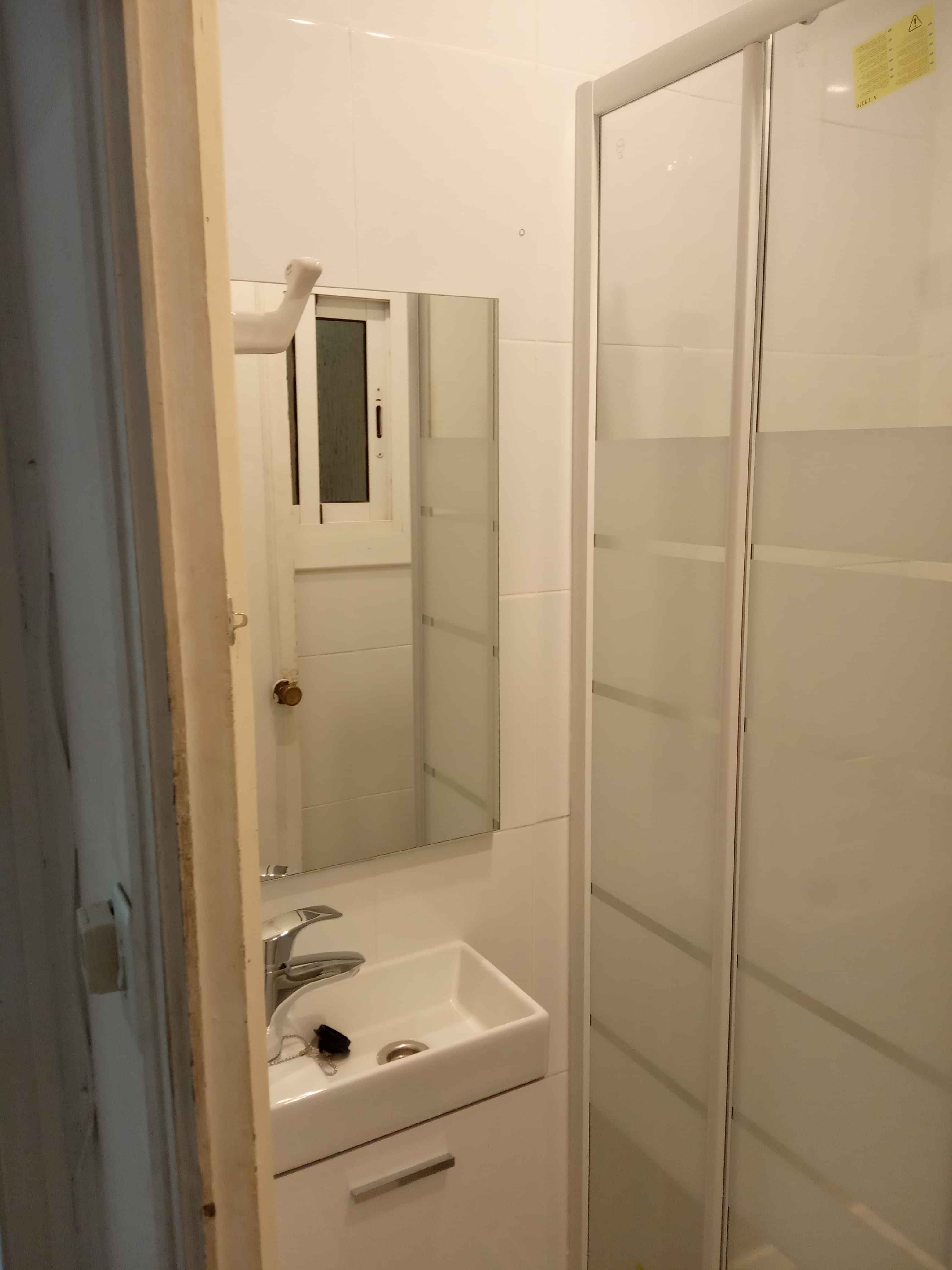 Av. Del Parallel 72 5-3 Ciutat Vella, Barcelona - Barcelona, Spain - Bathroom