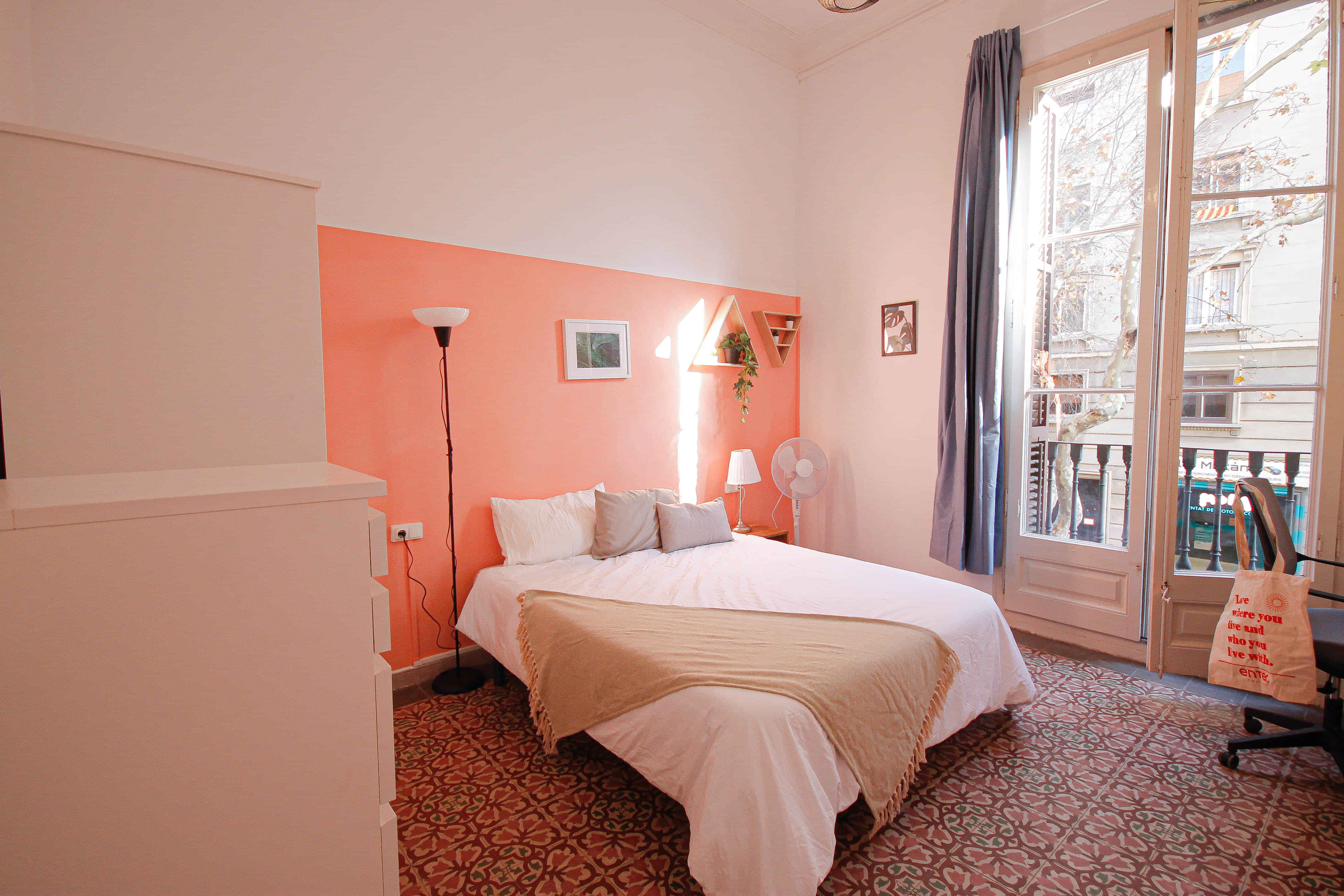 Common Area?w=400&h=260&fit=crop&q=40&auto=format&trim=auto