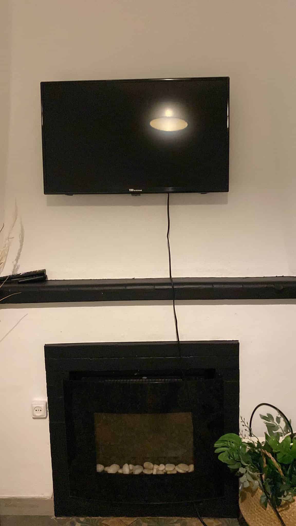 Kitchen?w=400&h=260&fit=crop&q=40&auto=format&trim=auto