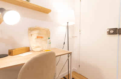 Bathroom?w=400&h=260&fit=crop&q=40&auto=format&trim=auto