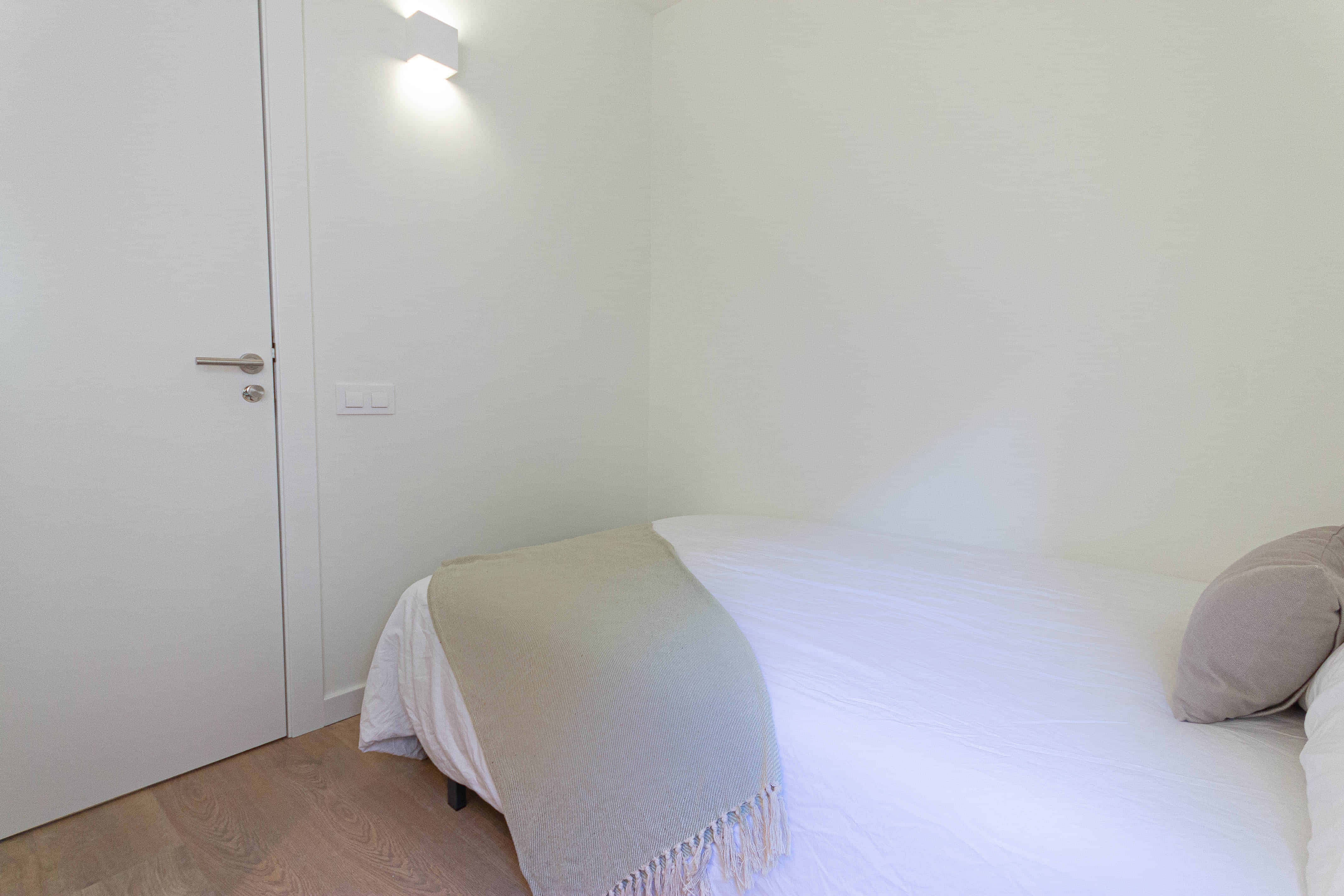 Bathroom?w=400&h=260&fit=crop&q=40&auto=format&trim=auto