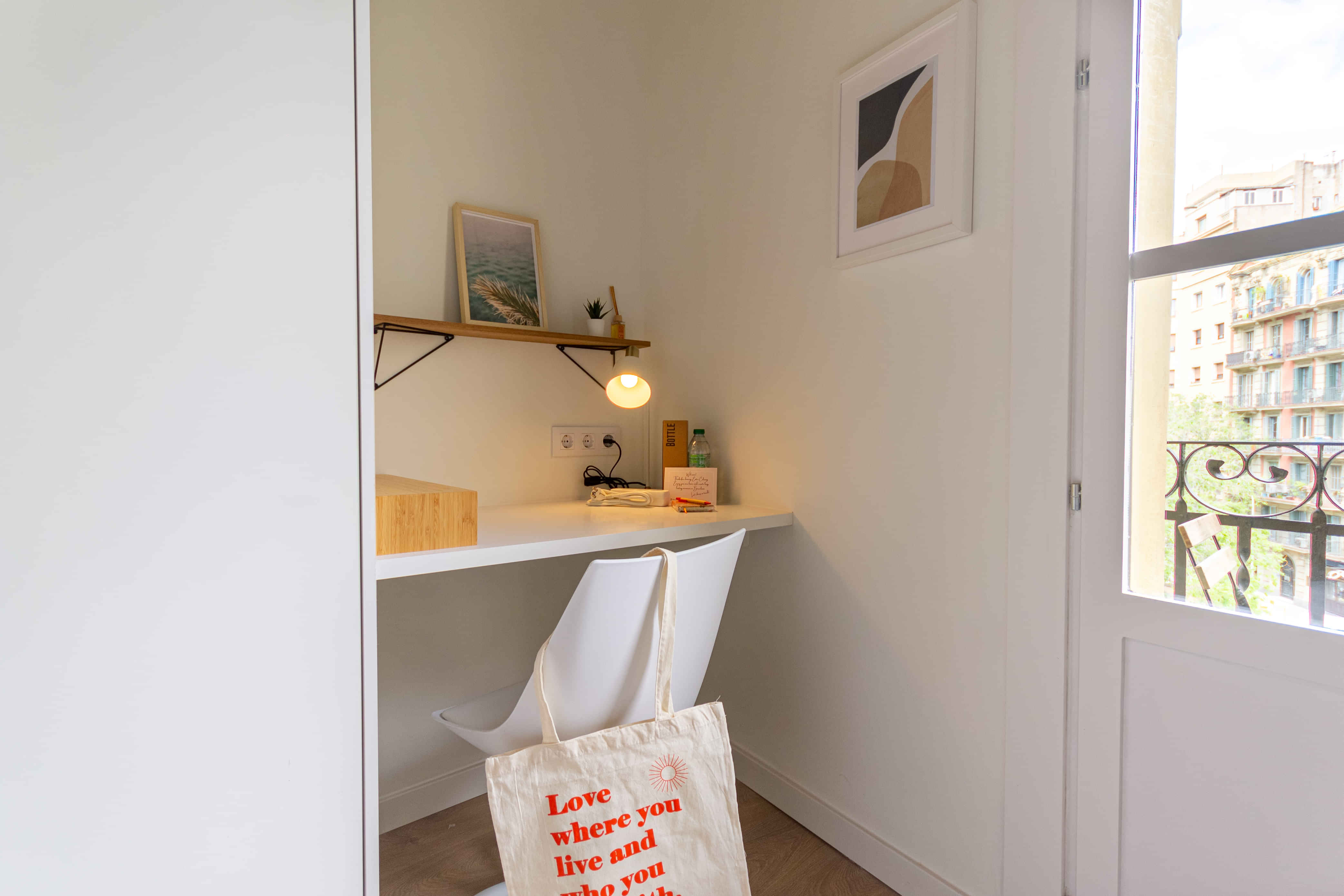 Bathroom?w=400&h=260&fit=crop&q=40&auto=format&trim=auto