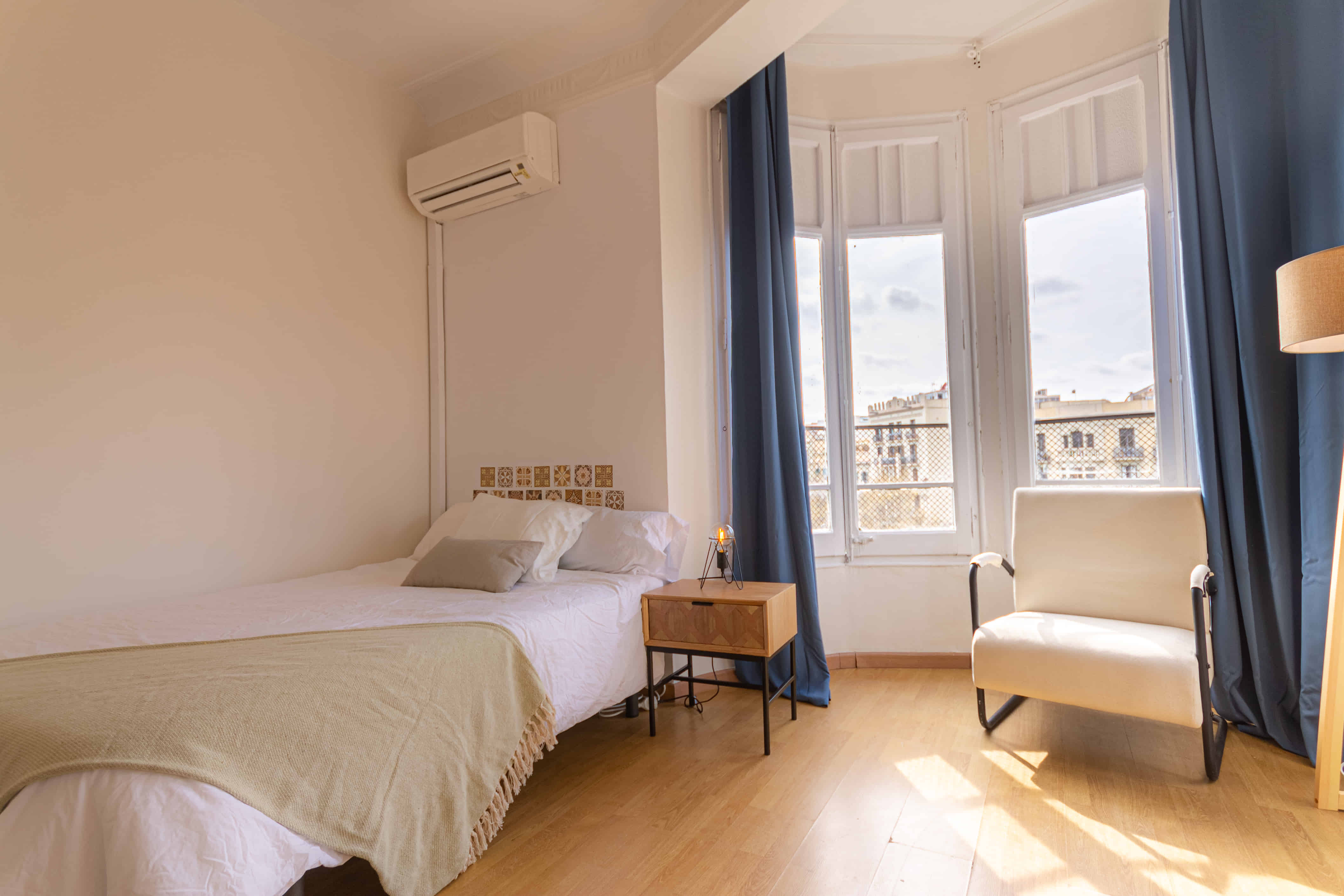 Common Area?w=400&h=260&fit=crop&q=40&auto=format&trim=auto