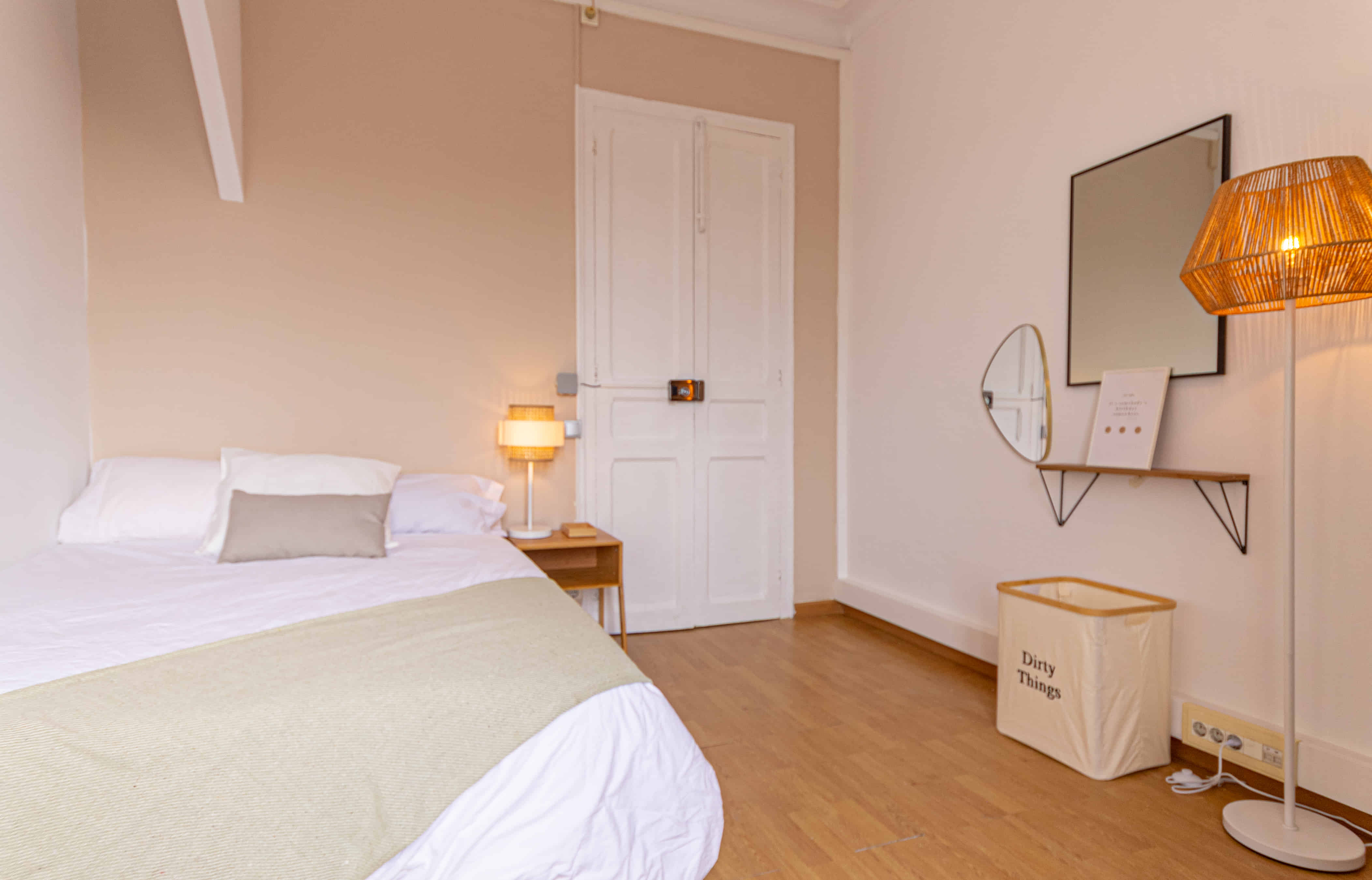 Common Area?w=400&h=260&fit=crop&q=40&auto=format&trim=auto